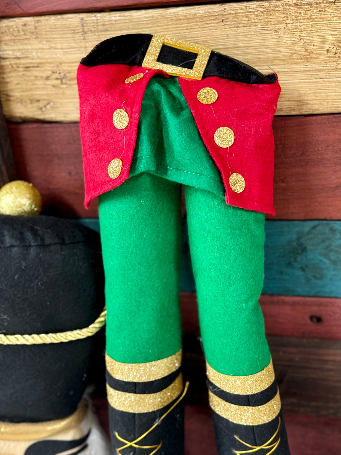 33 Inch Traditional Nutcracker Wreath Attachment