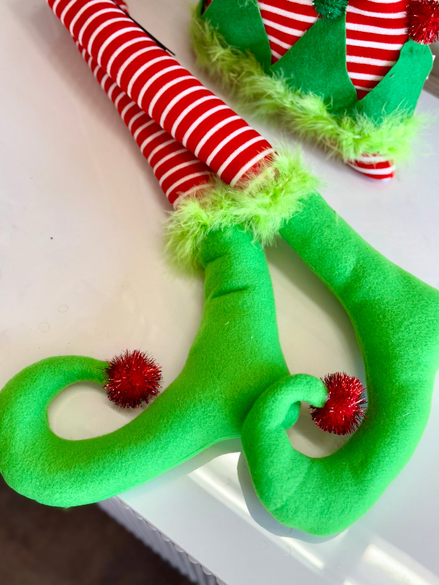 Striped 3 Piece Elf Hat And Legs Wreath Kit