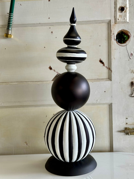 23.5 Inch Black And White Ball Finial Tree