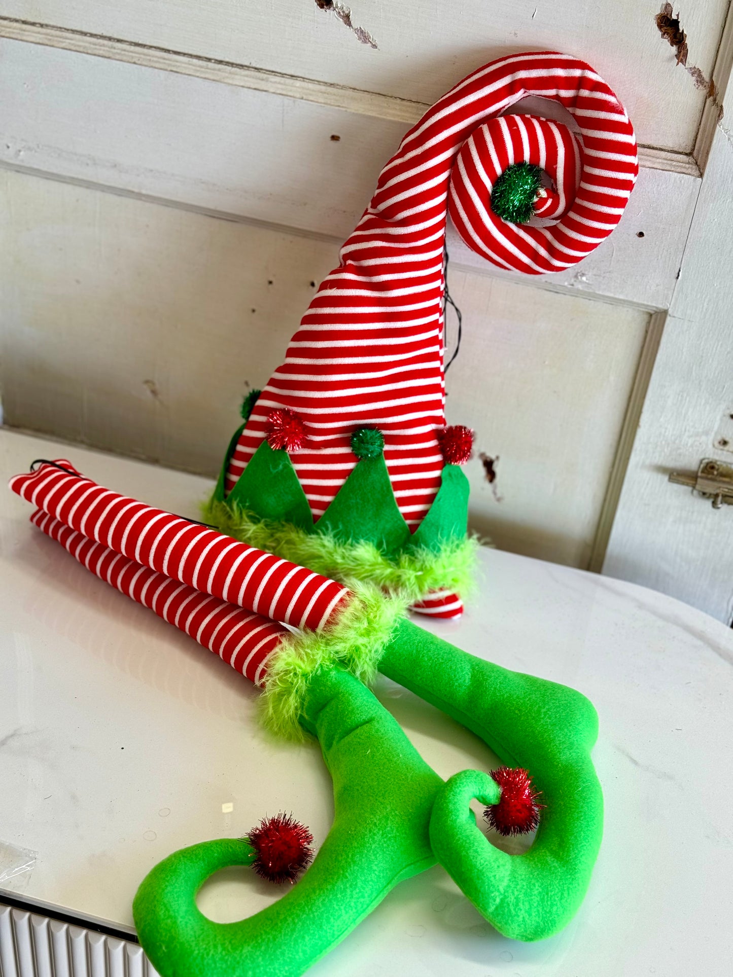 Striped 3 Piece Elf Hat And Legs Wreath Kit