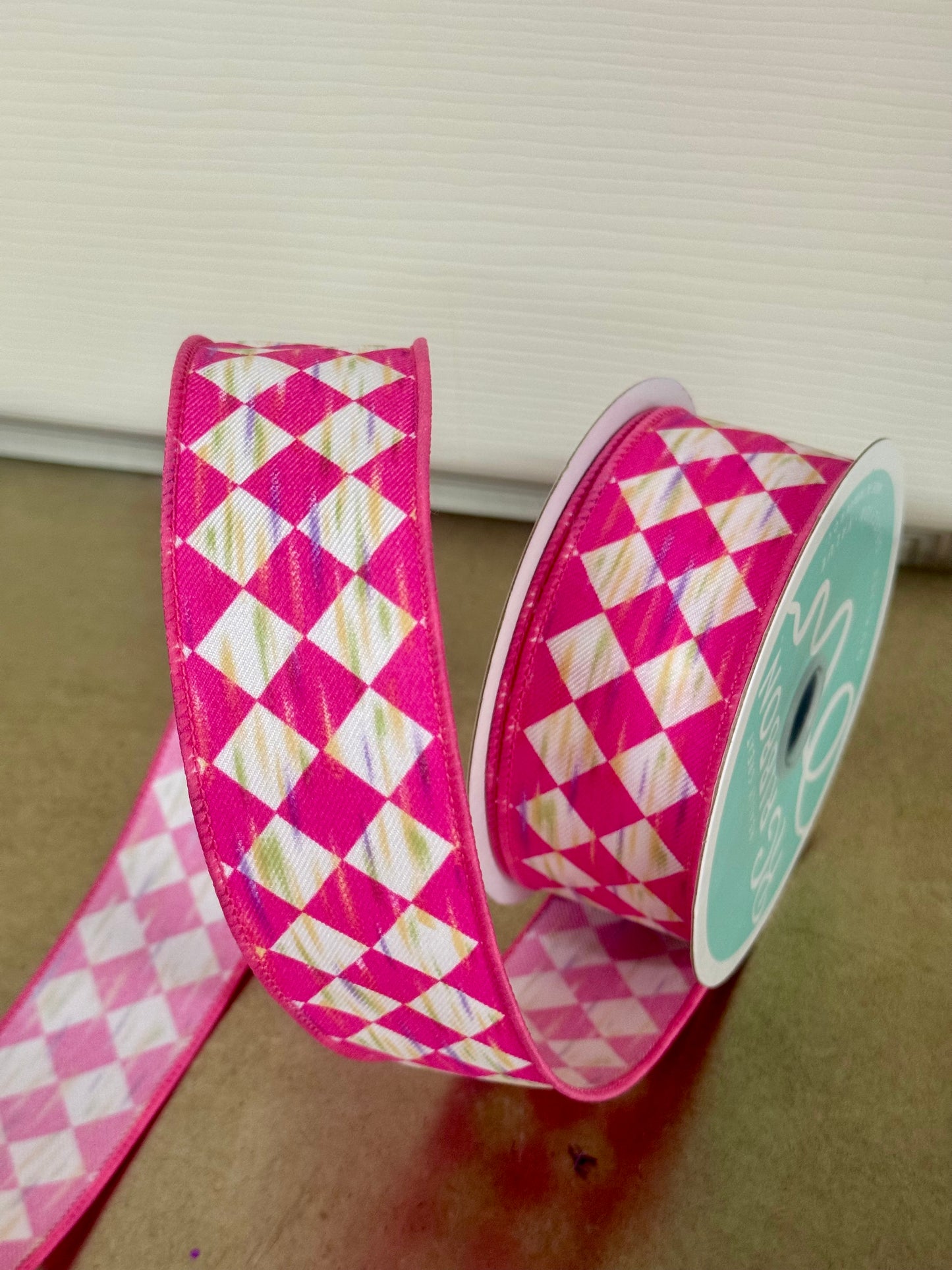 1.5 Inch By 10 Yard Hot Pink And White Antique Diamond Ribbon