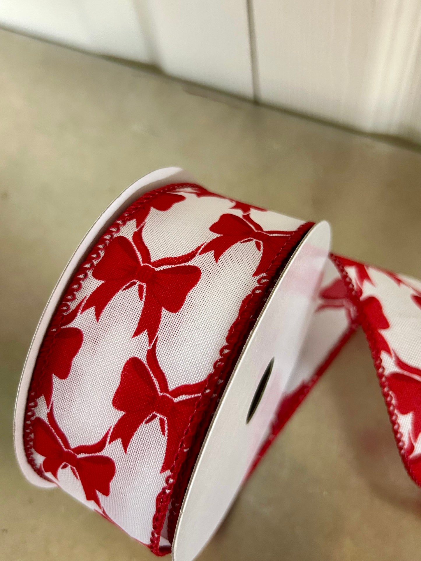 1.5 Inch By 10 Yard White Background With Red Bows Ribbon