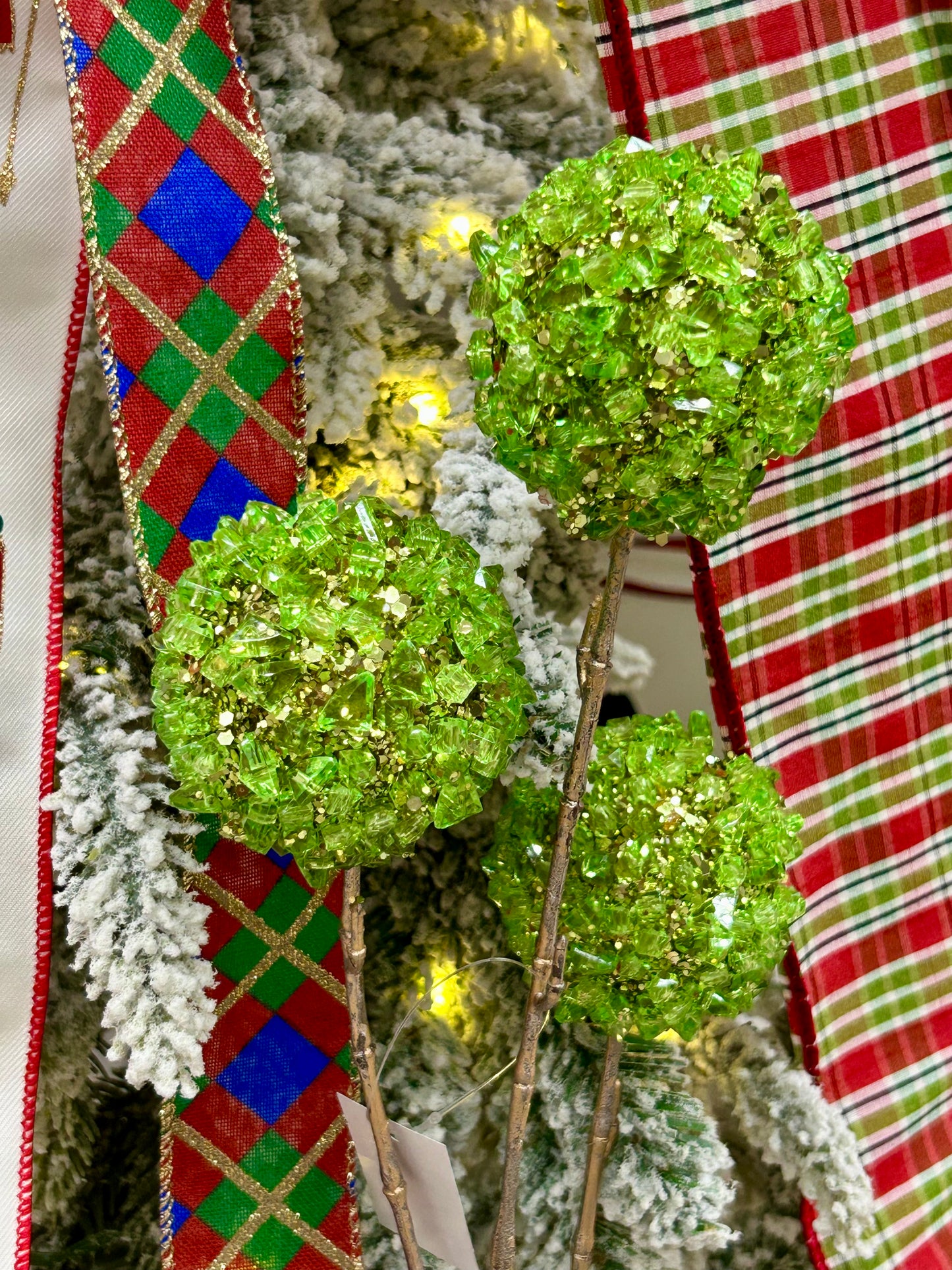 26 Inch Green Ice Ball Spray