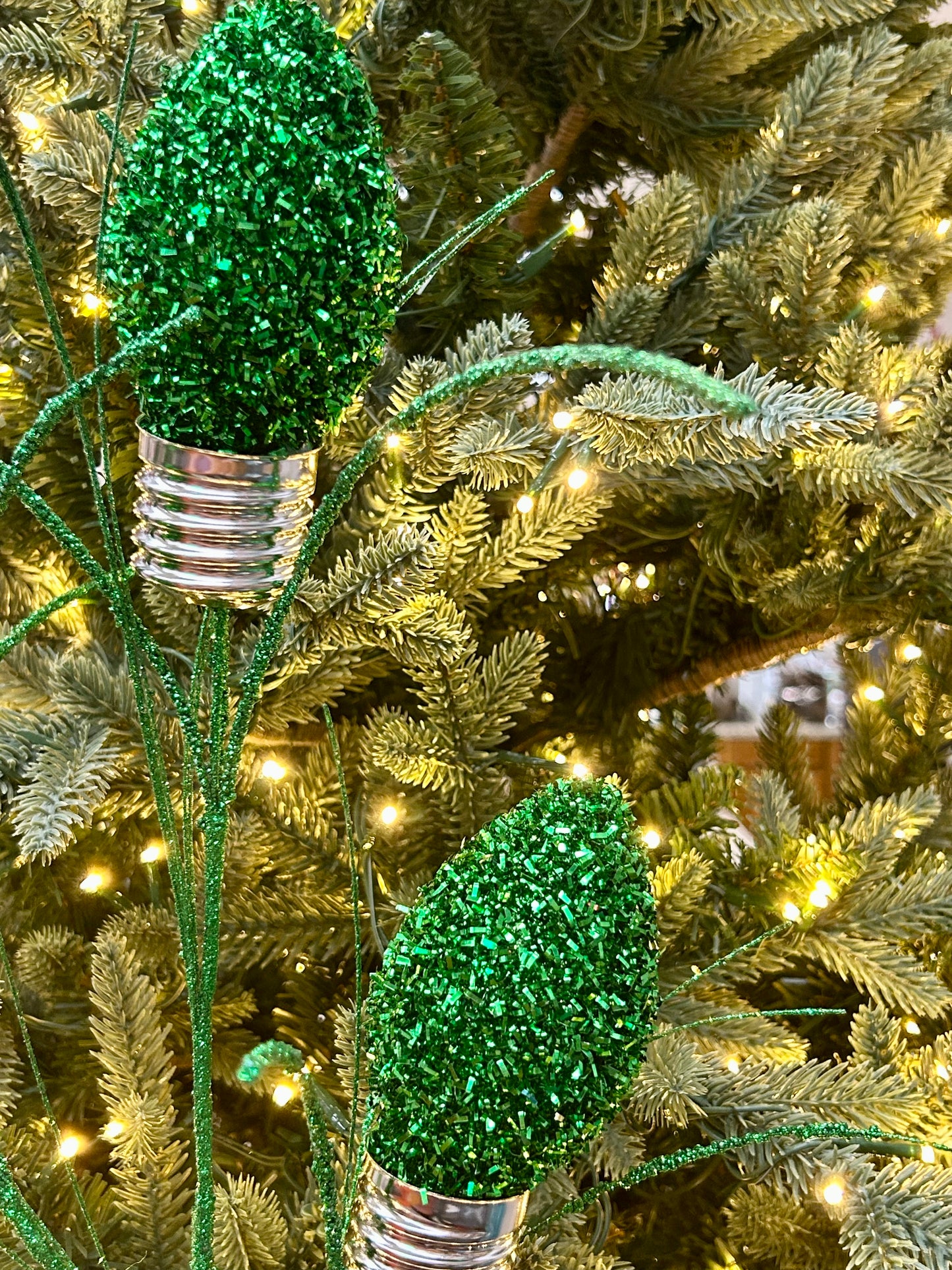 28 Inch Dark Green Tinsel Bulb Spray
