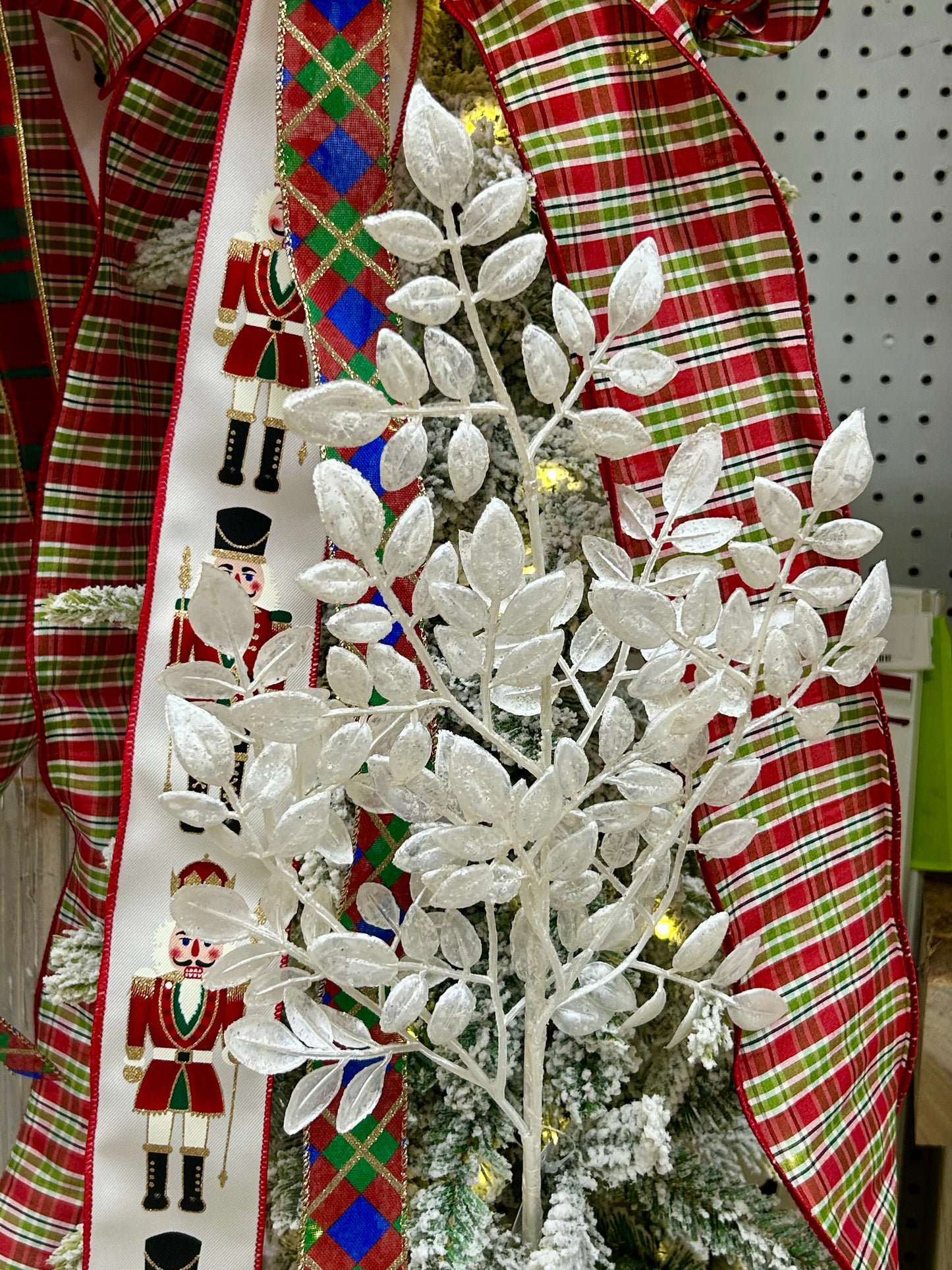 24 Inch Cream Mini Leaf Spray