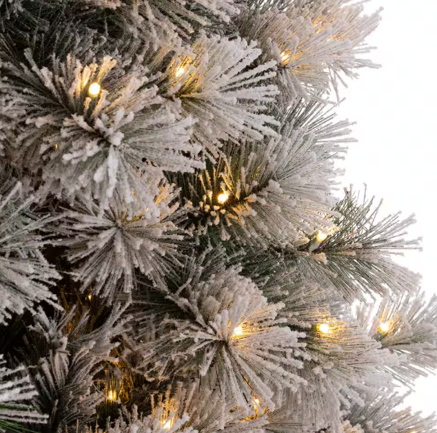 Glitzhome 7.5 ft. Pre-Lit Snow Flocked Artificial Spruce Christmas Tree with 650 Warm White Lights Open Box