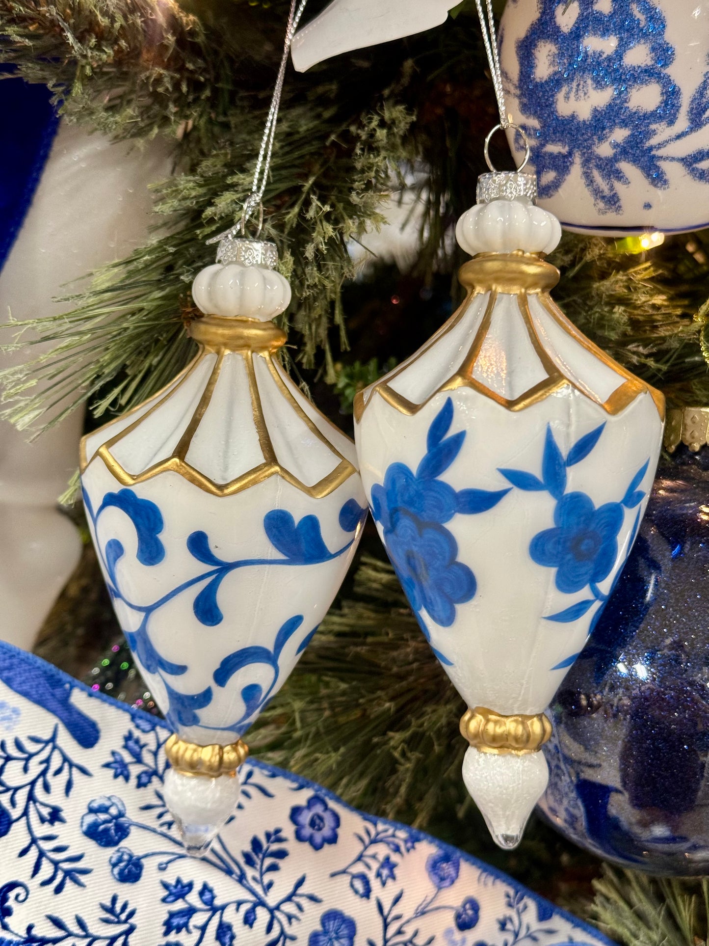4.5 Inch White And Blue Floral Glass Finial Ornaments Two Styles