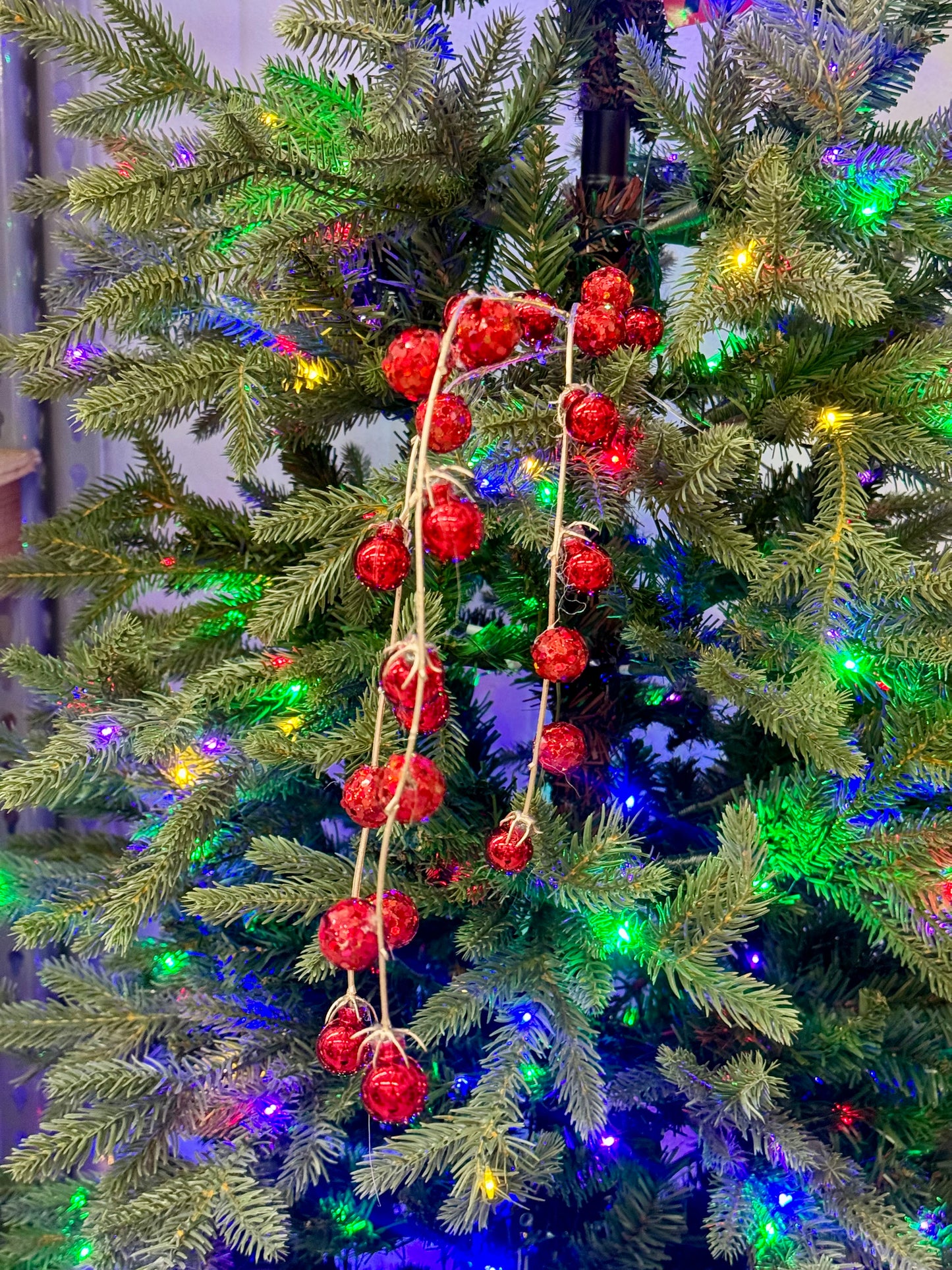 35.5 Inch Red Hanging Ball Spray