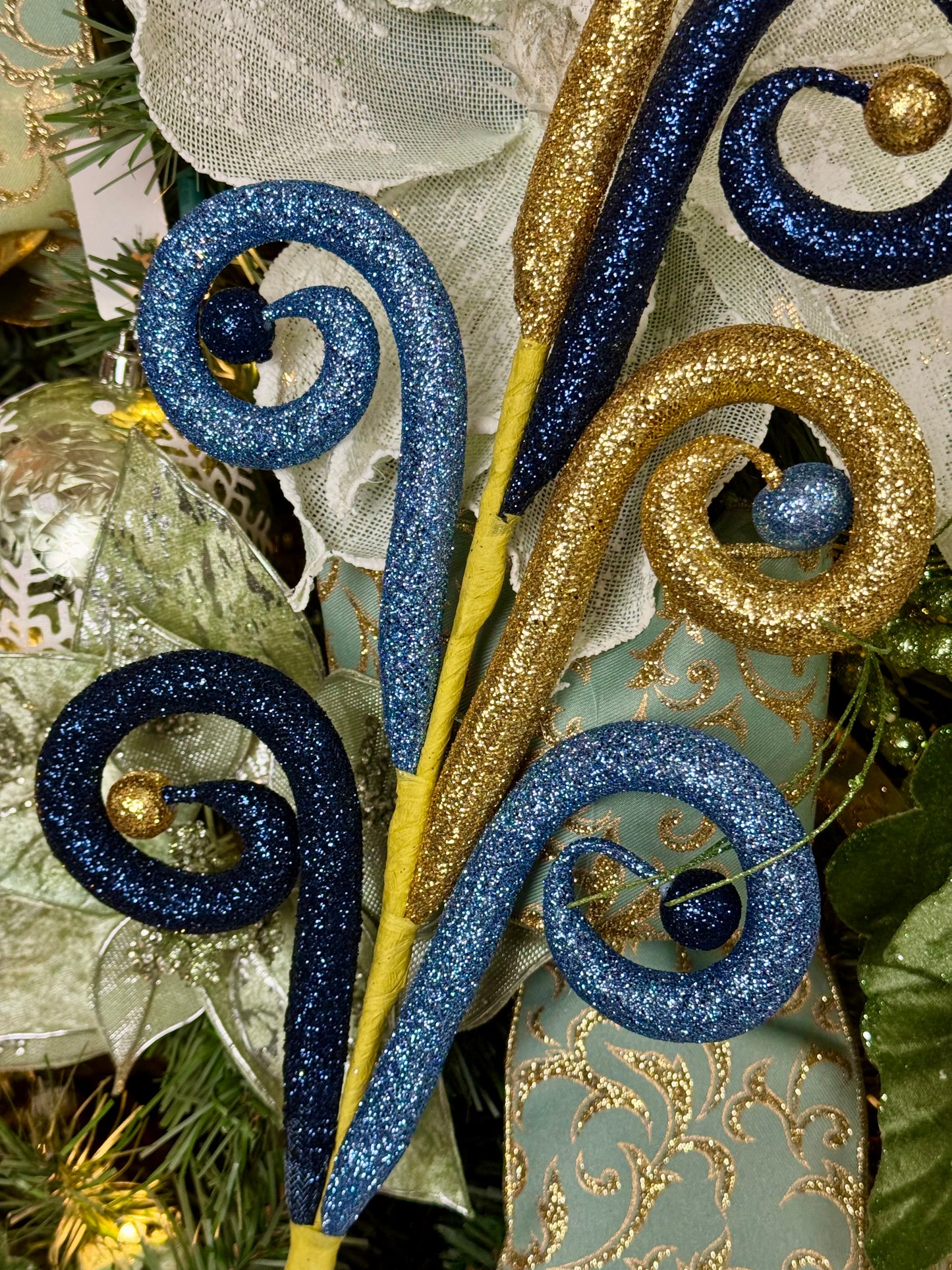 28.5 Inch Navy Smoke Blue And Gold Glitter Tubing Ball Spray