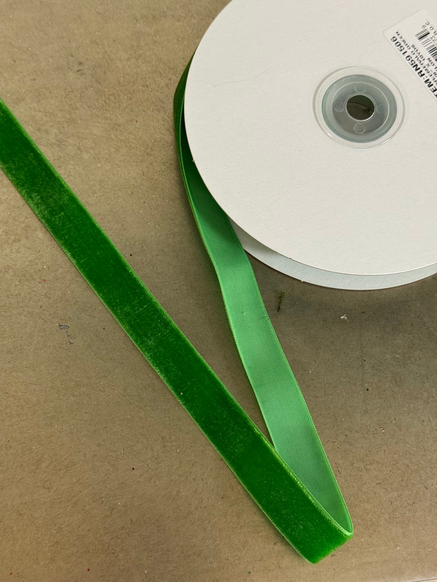 5/8 Inch By 10 Yard Emerald Green Woven Velvet Ribbon