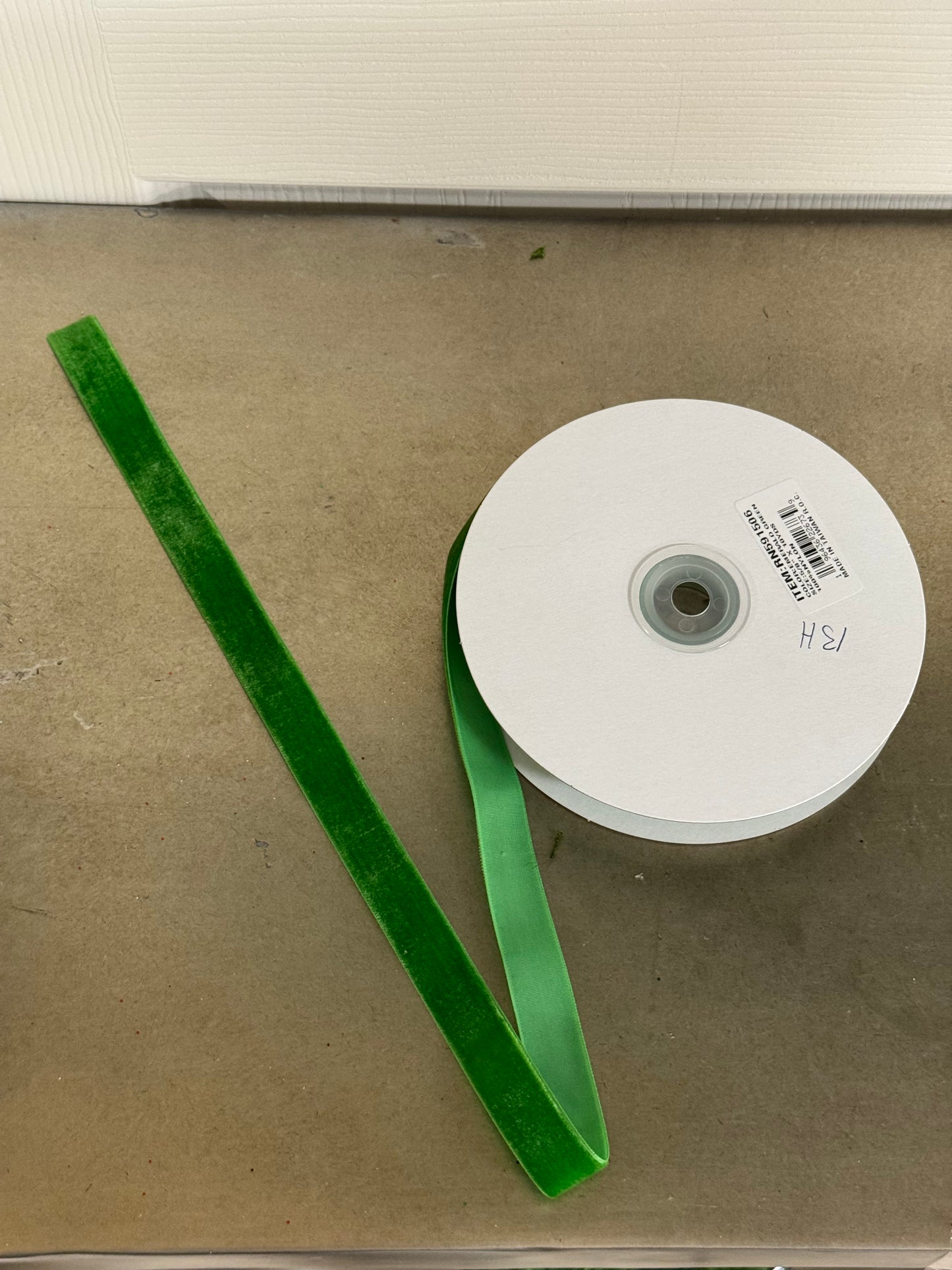 5/8 Inch By 10 Yard Emerald Green Woven Velvet Ribbon