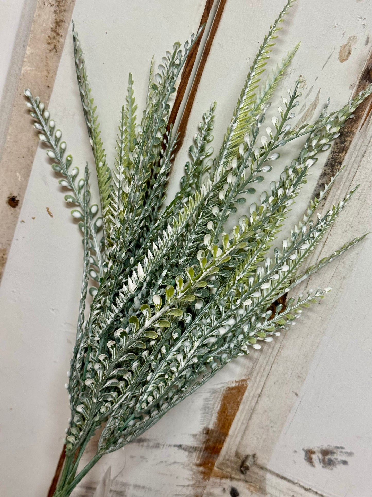 17.5 Inch Green And White Wash Bead Grass Bush