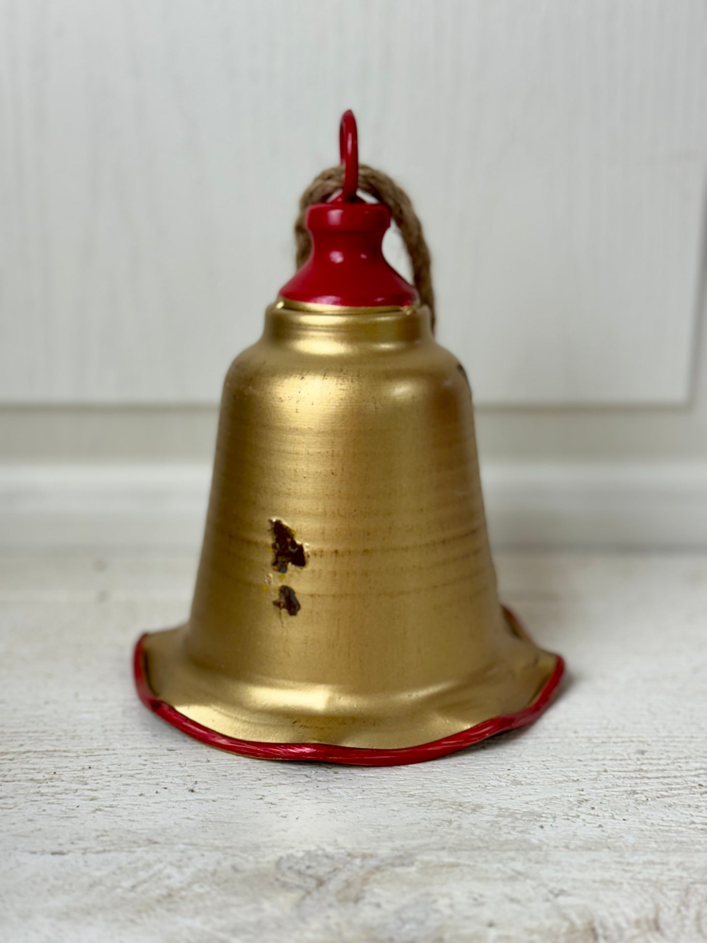 Medium Gold And Red Ruffle Bell Hang