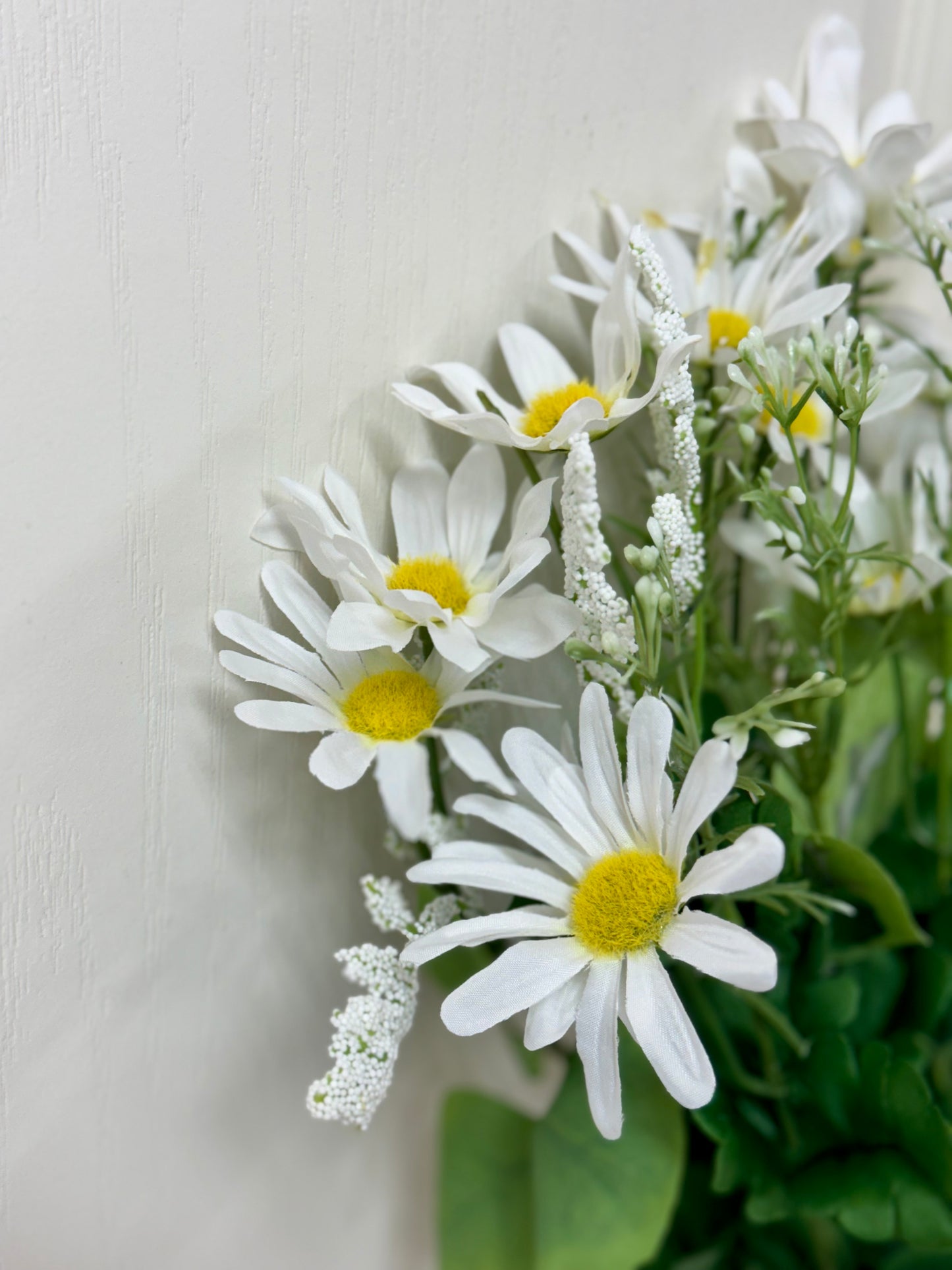 20 Inch White Daisy Mix Bush