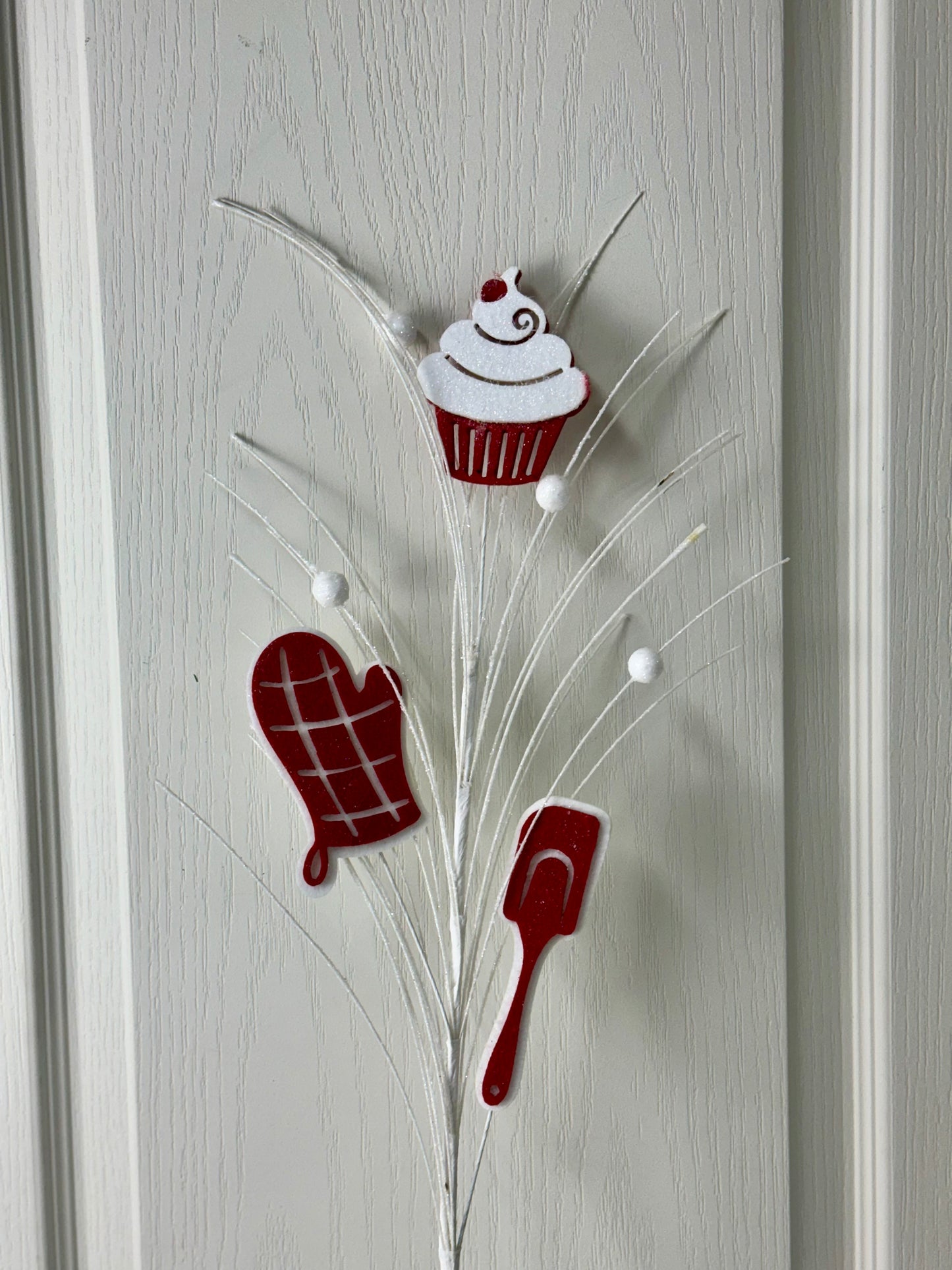 30 Inch Red And White Felt Baking Spray