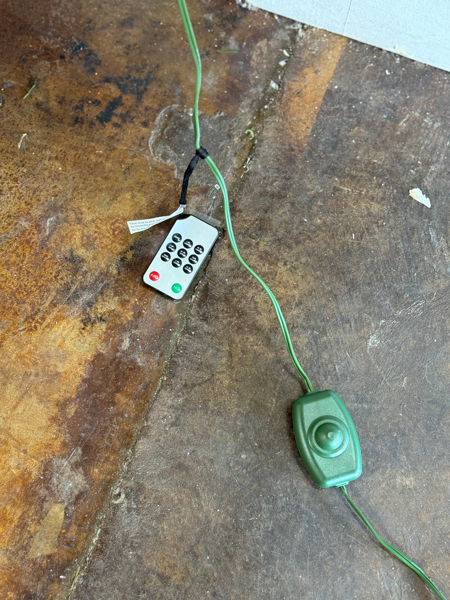 Home Accents Holiday 7.5ft Brookside Pine LED Pine Tree Open Box