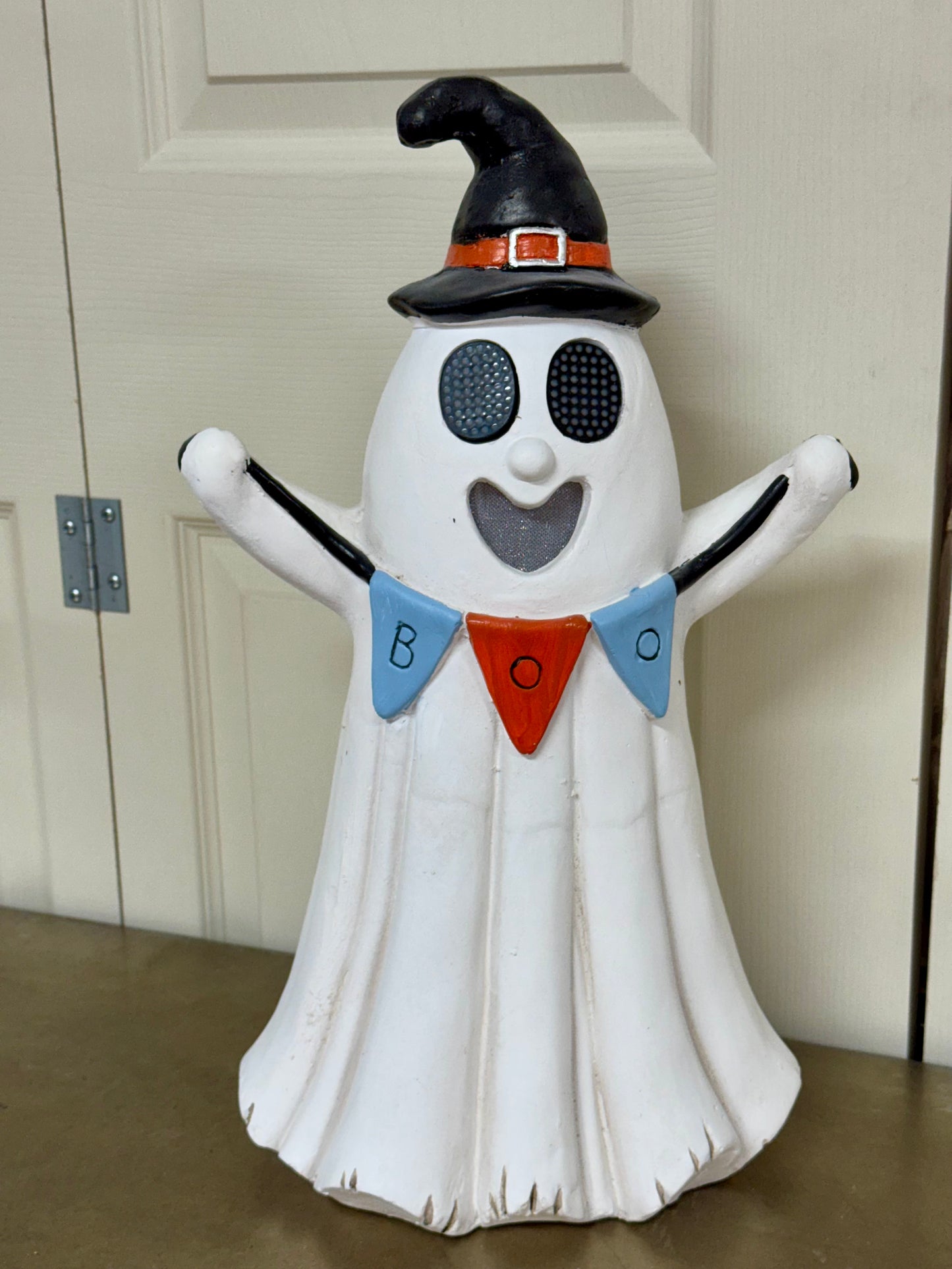 18 Inch Halloween Ghost Holding Boo Banner