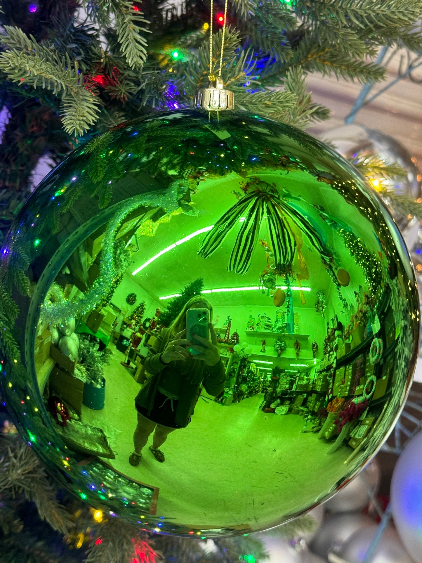 10 Inch Shiny Green Smooth Ornament Ball