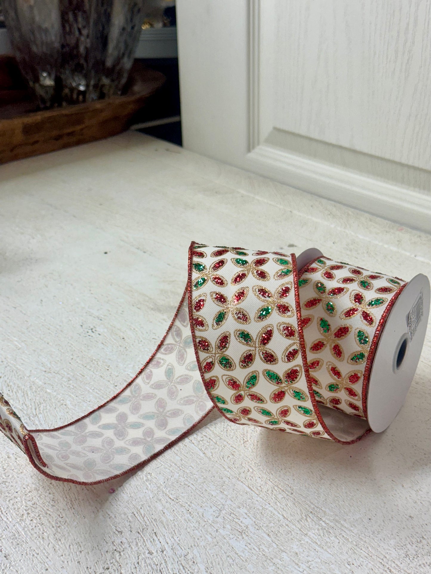 2.5 Inch By 10 Yard Red And Green Quatrefoil Petals Ribbon