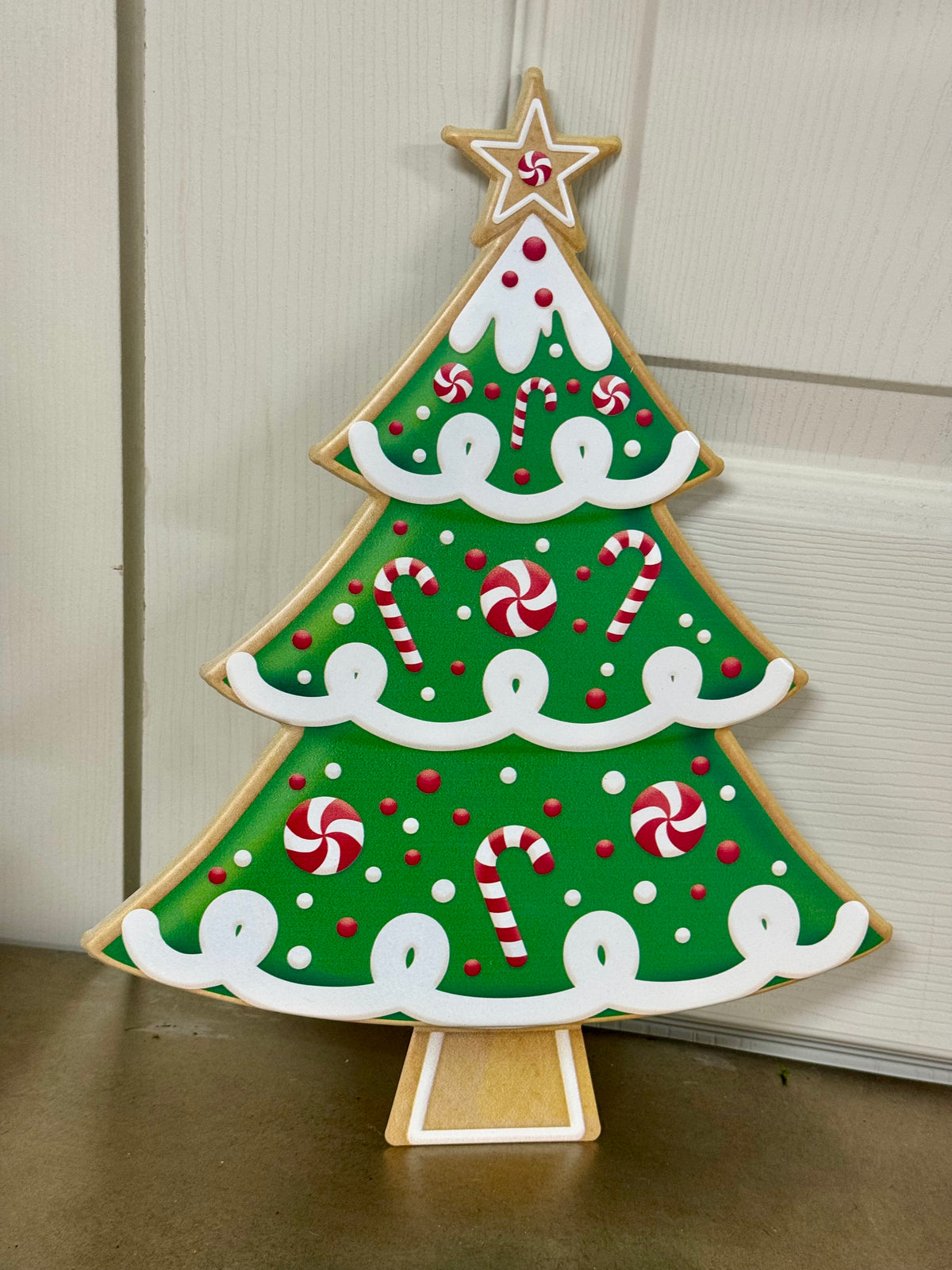 12.5 Inch Peppermint Christmas Cookie Tree Metal Wreath Sign
