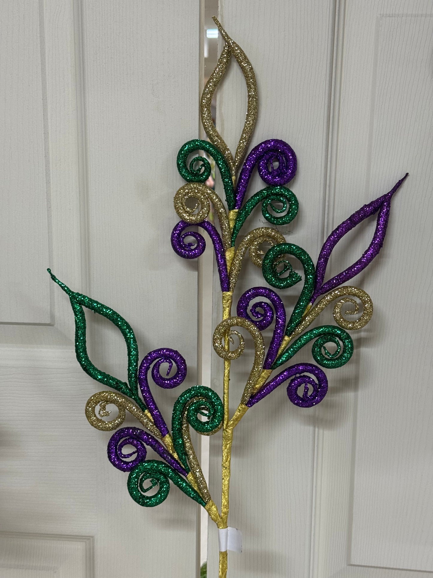 31 Inch Mardi Gras Pointed Curled Tubing Spray