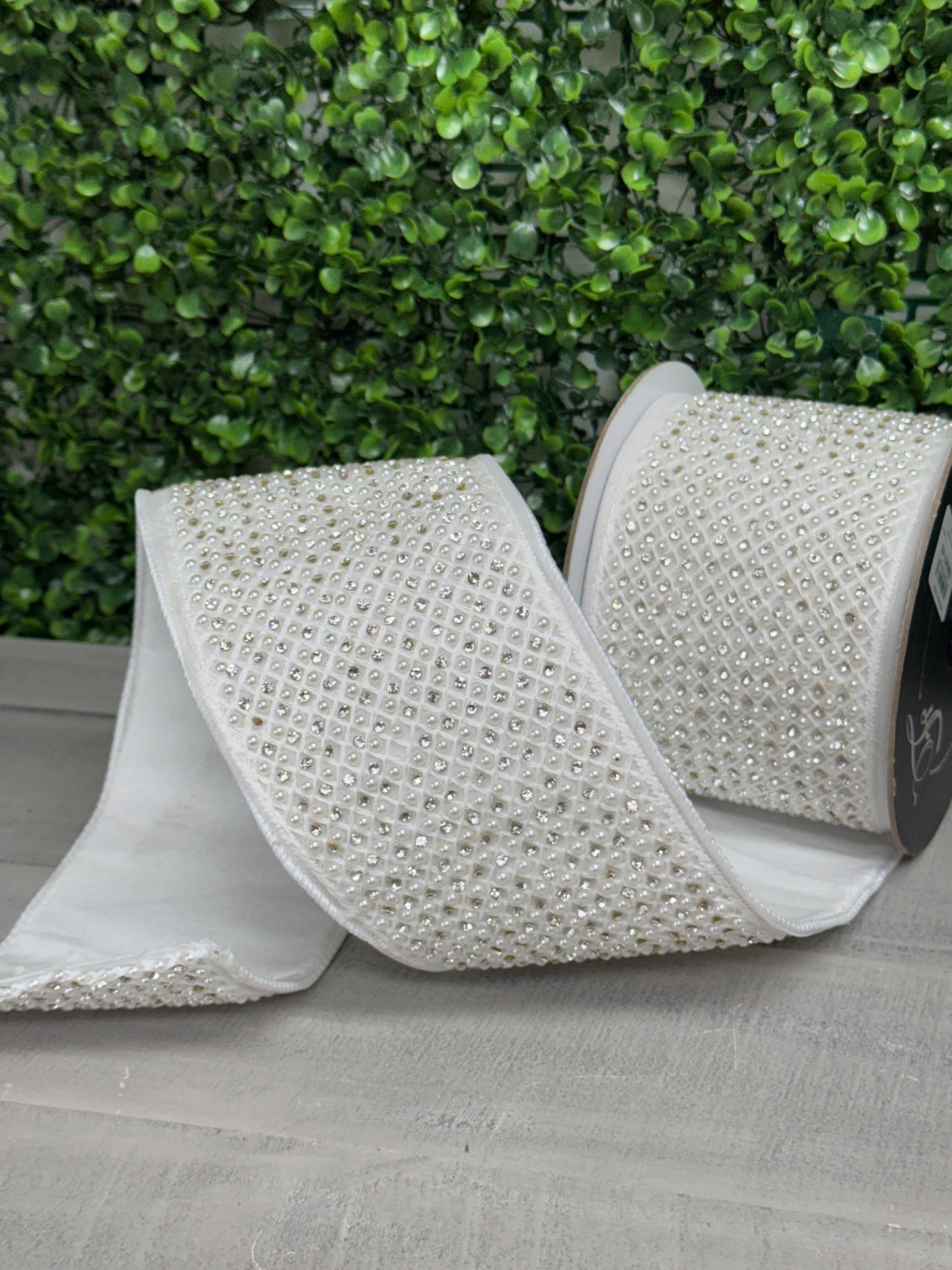 Farrisilk 4 Inch By 5 Yard Silver And White Glamour Glitz Ribbon
