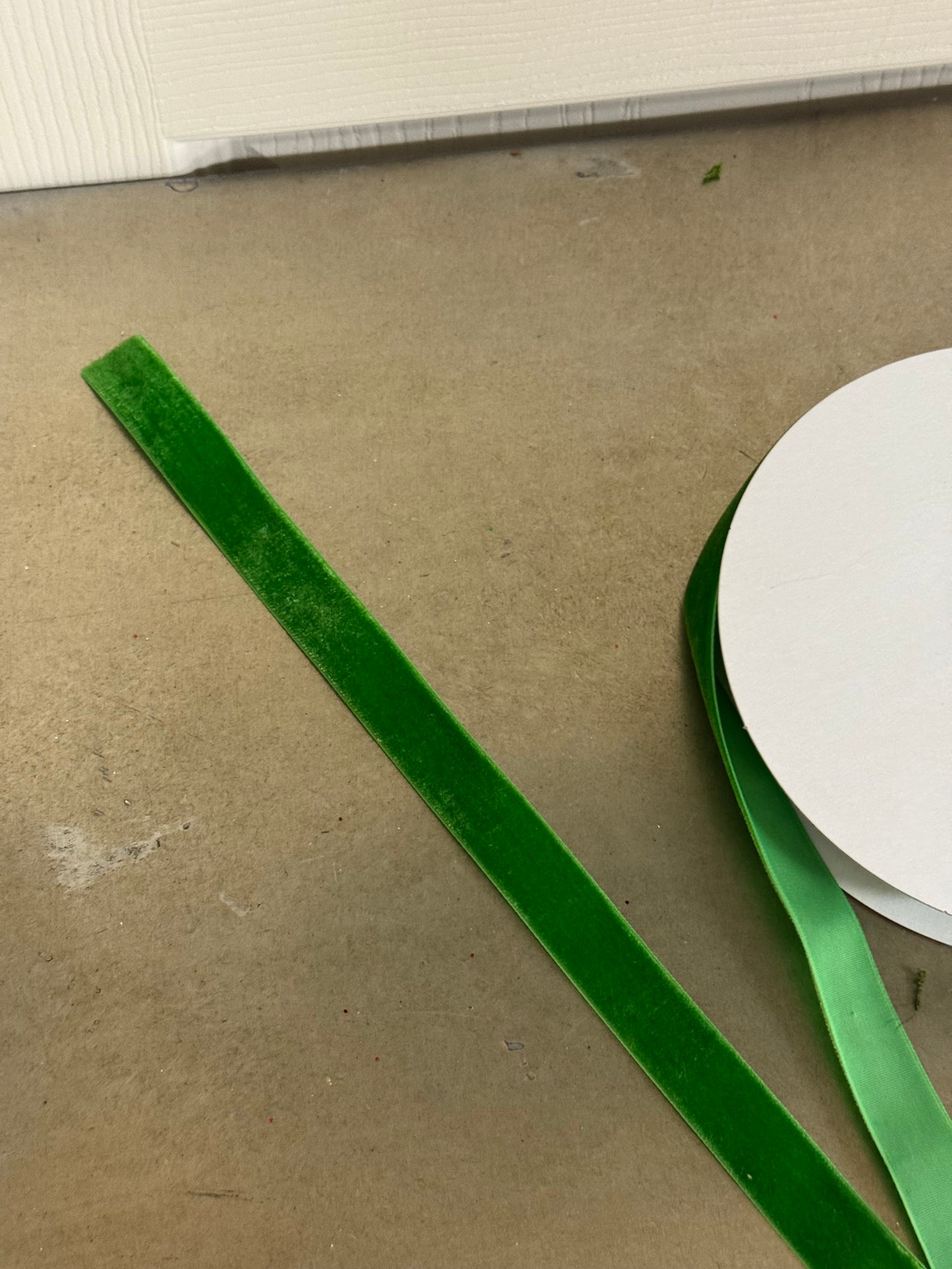 5/8 Inch By 10 Yard Emerald Green Woven Velvet Ribbon