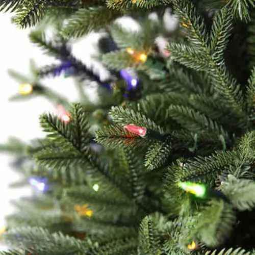 7.5 Foot Pre-Lit Aspen Surebright Christmas Tree with 700 LED Lights *OPEN BOX*
