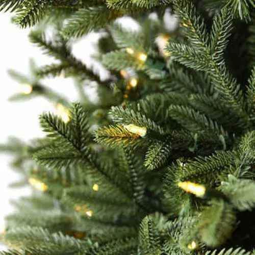 7.5 Foot Pre-Lit Aspen Surebright Christmas Tree with 700 LED Lights *OPEN BOX*