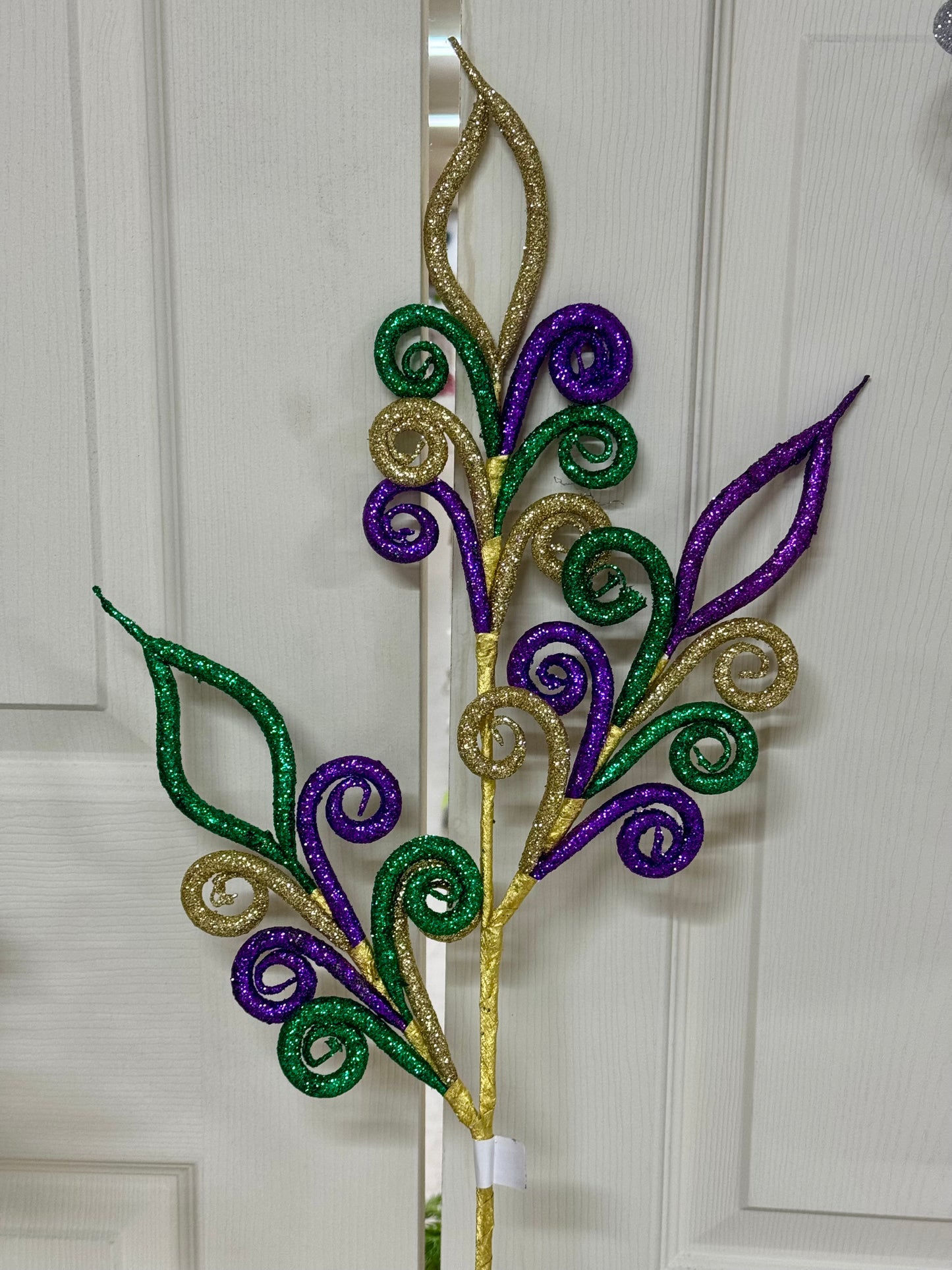 31 Inch Mardi Gras Pointed Curled Tubing Spray