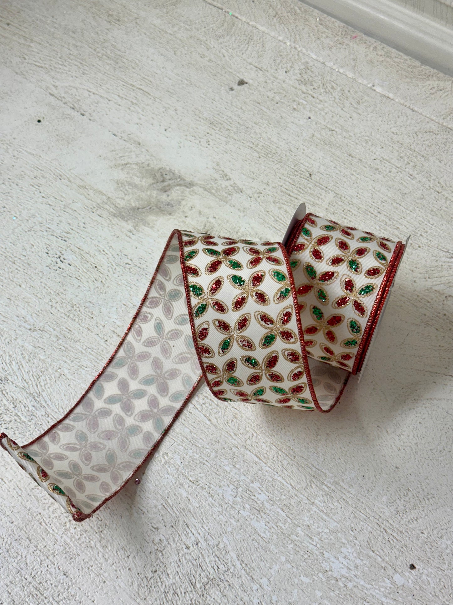 2.5 Inch By 10 Yard Red And Green Quatrefoil Petals Ribbon