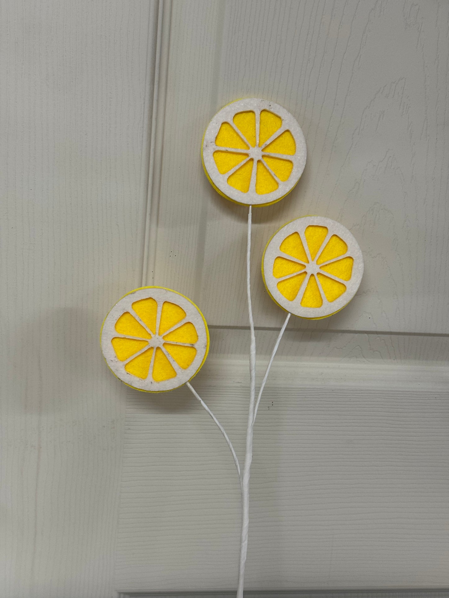 16 Inch Yellow And White Lemon Slice Spray