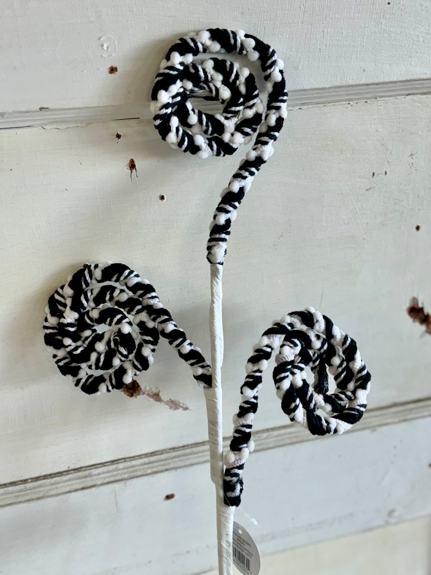29 Inch Black And White Chenille Curly Spray