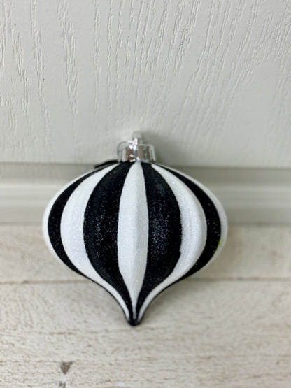 4.75 Inch Black And White Onion Shaped Finial Ornament