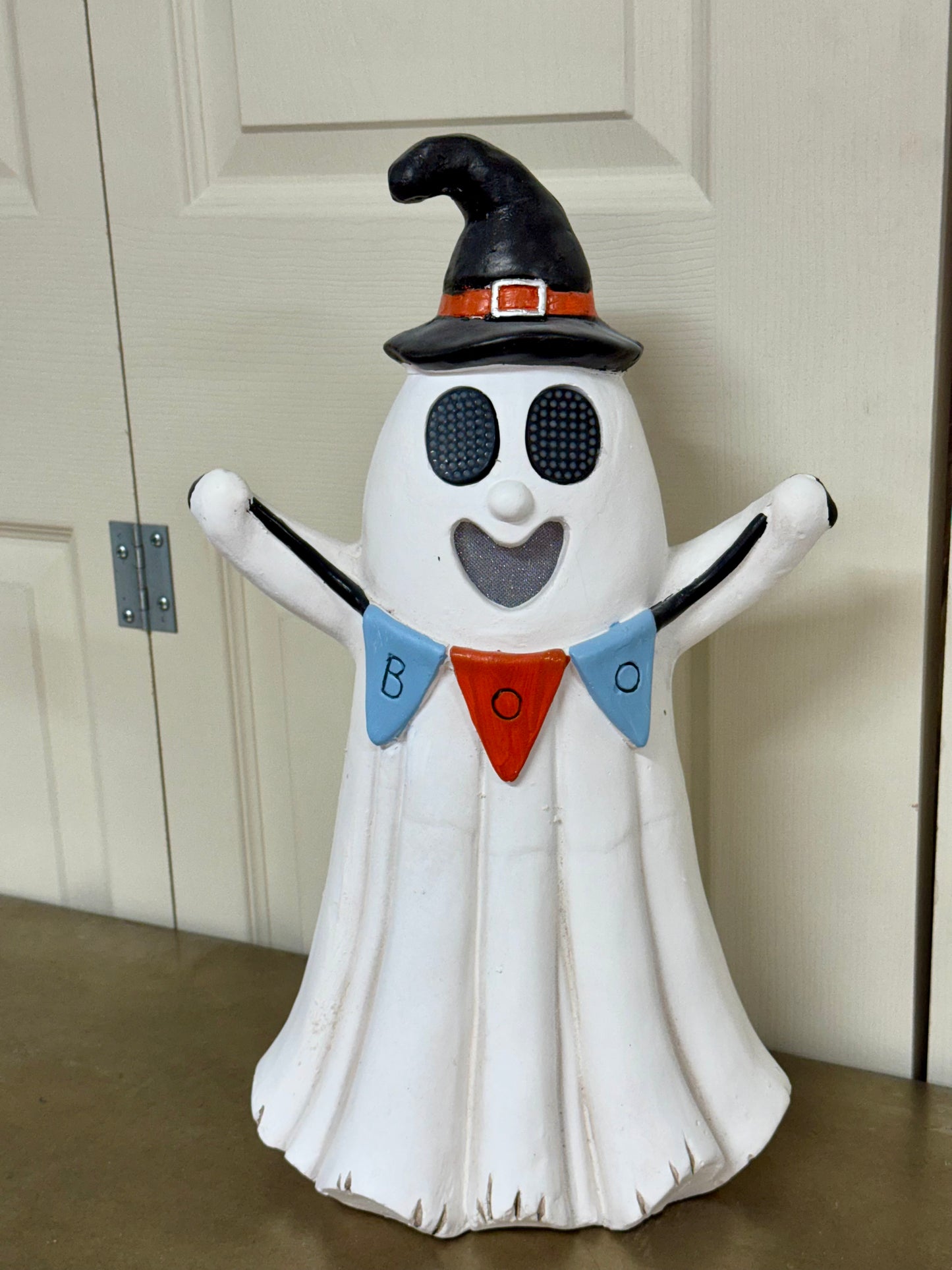 18 Inch Halloween Ghost Holding Boo Banner