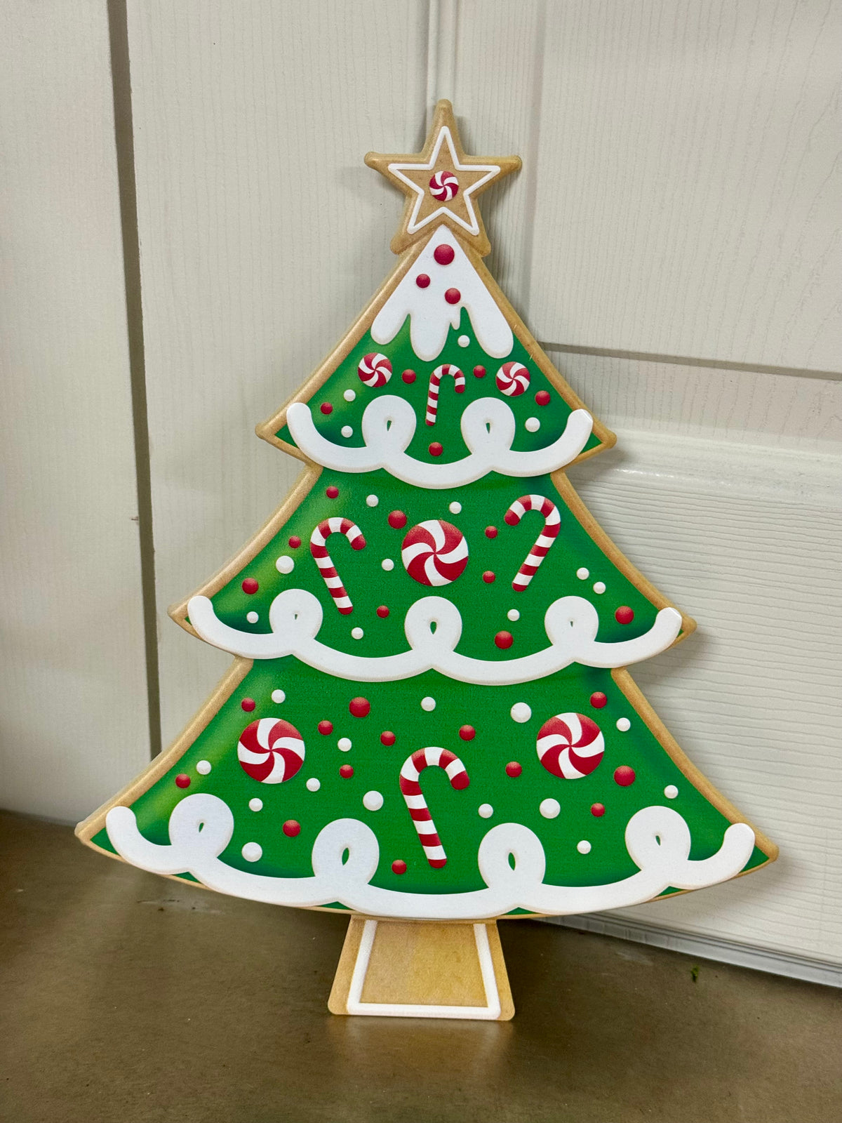 12.5 Inch Peppermint Christmas Cookie Tree Metal Wreath Sign