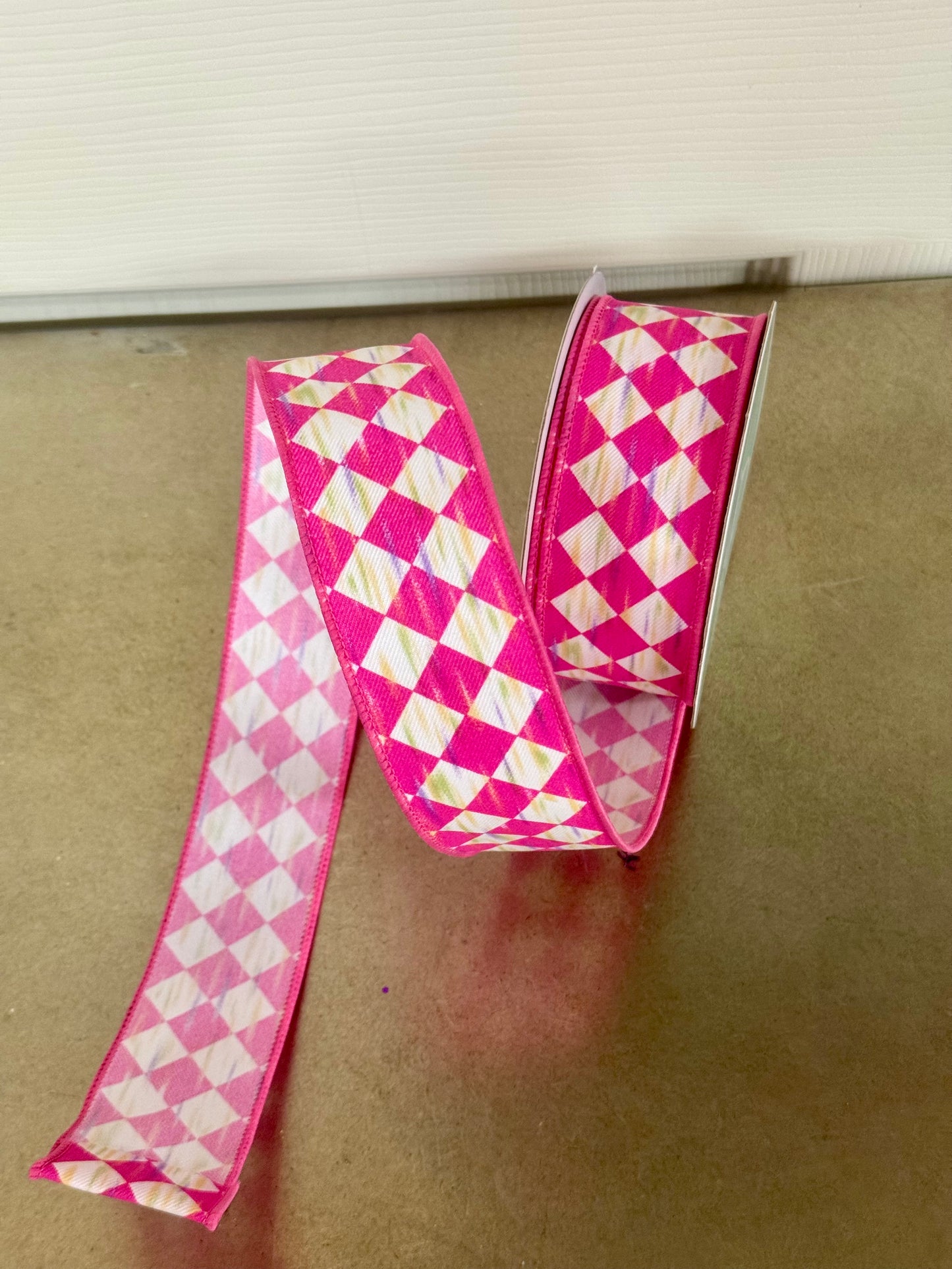 1.5 Inch By 10 Yard Hot Pink And White Antique Diamond Ribbon