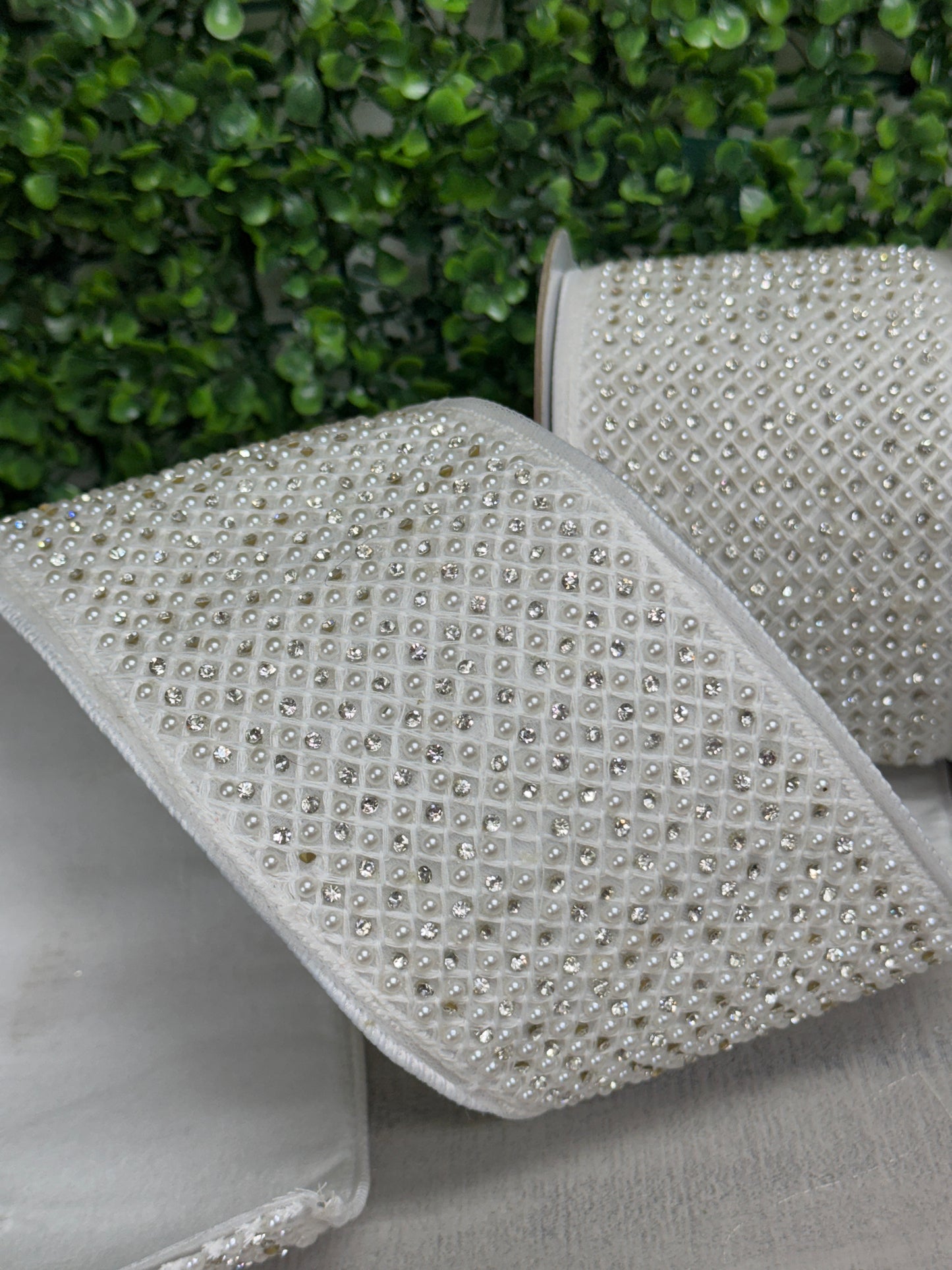 Farrisilk 4 Inch By 5 Yard Silver And White Glamour Glitz Ribbon