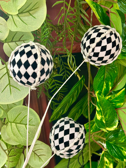 28.25 Inch Black And White Harlequin Ball Spray