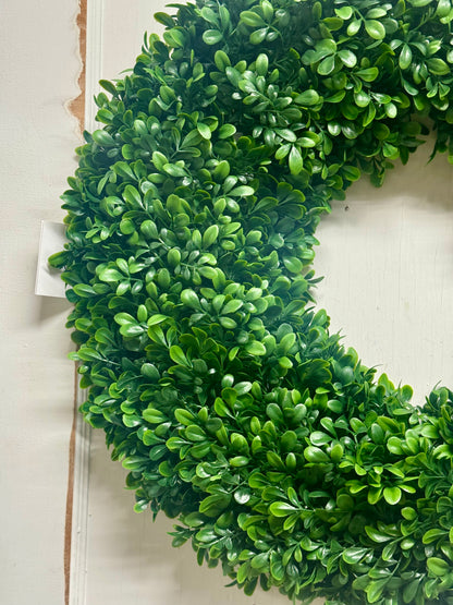 22 Inch Green Round Boxwood Wreath