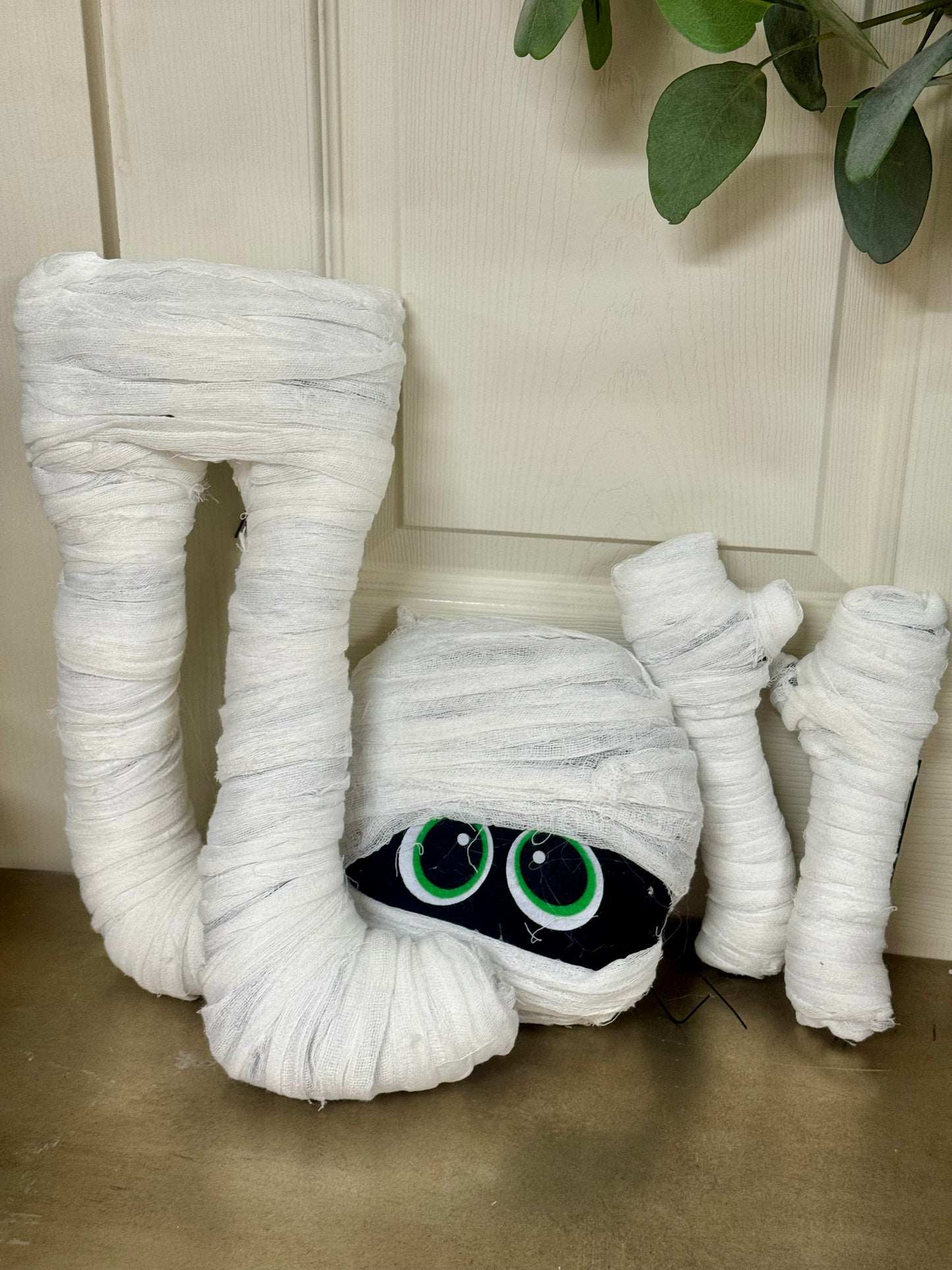 24 Inch White Mummy Wreath Kit