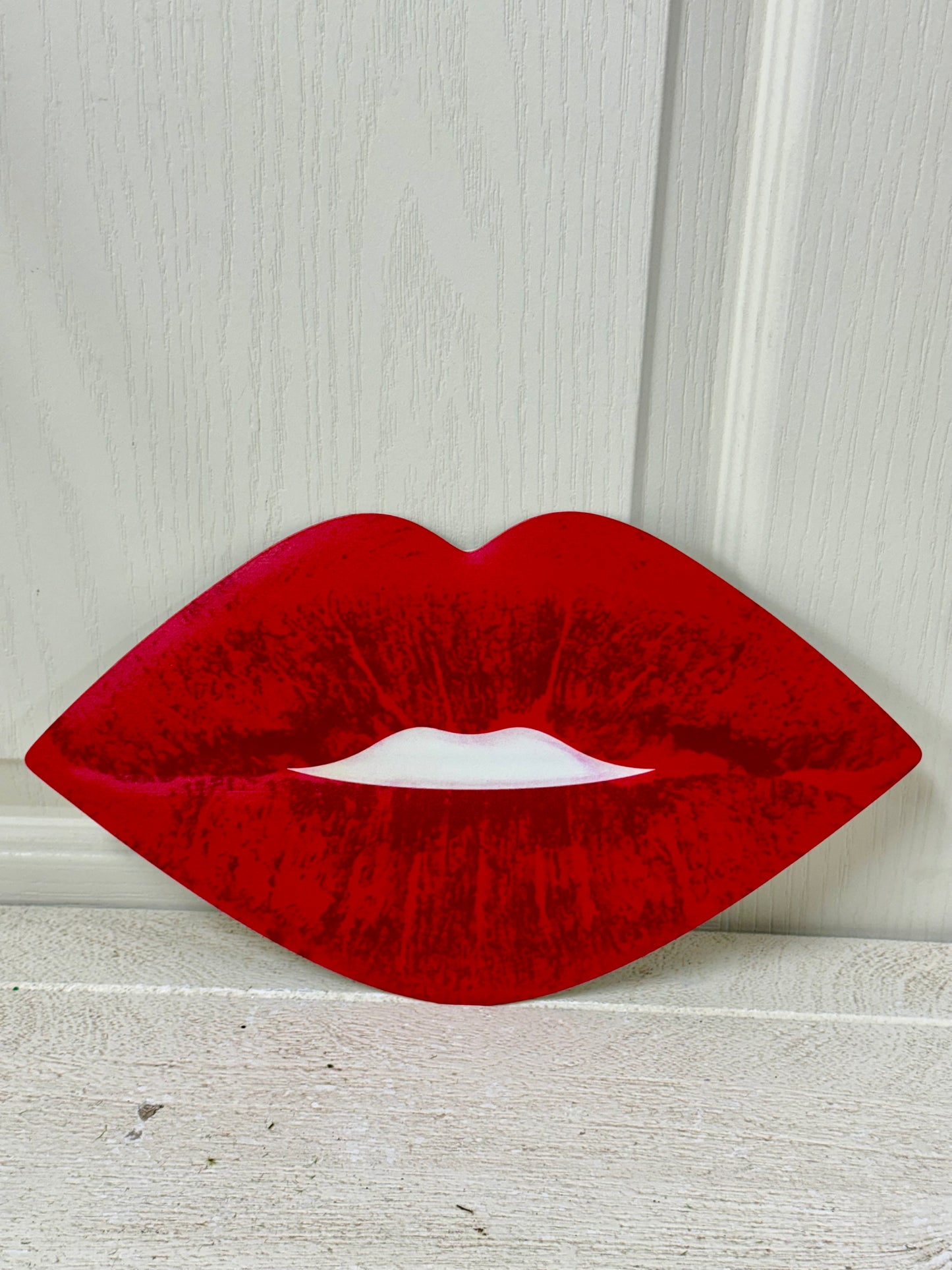 12 Inch Red Metal Embossed Lips Sign
