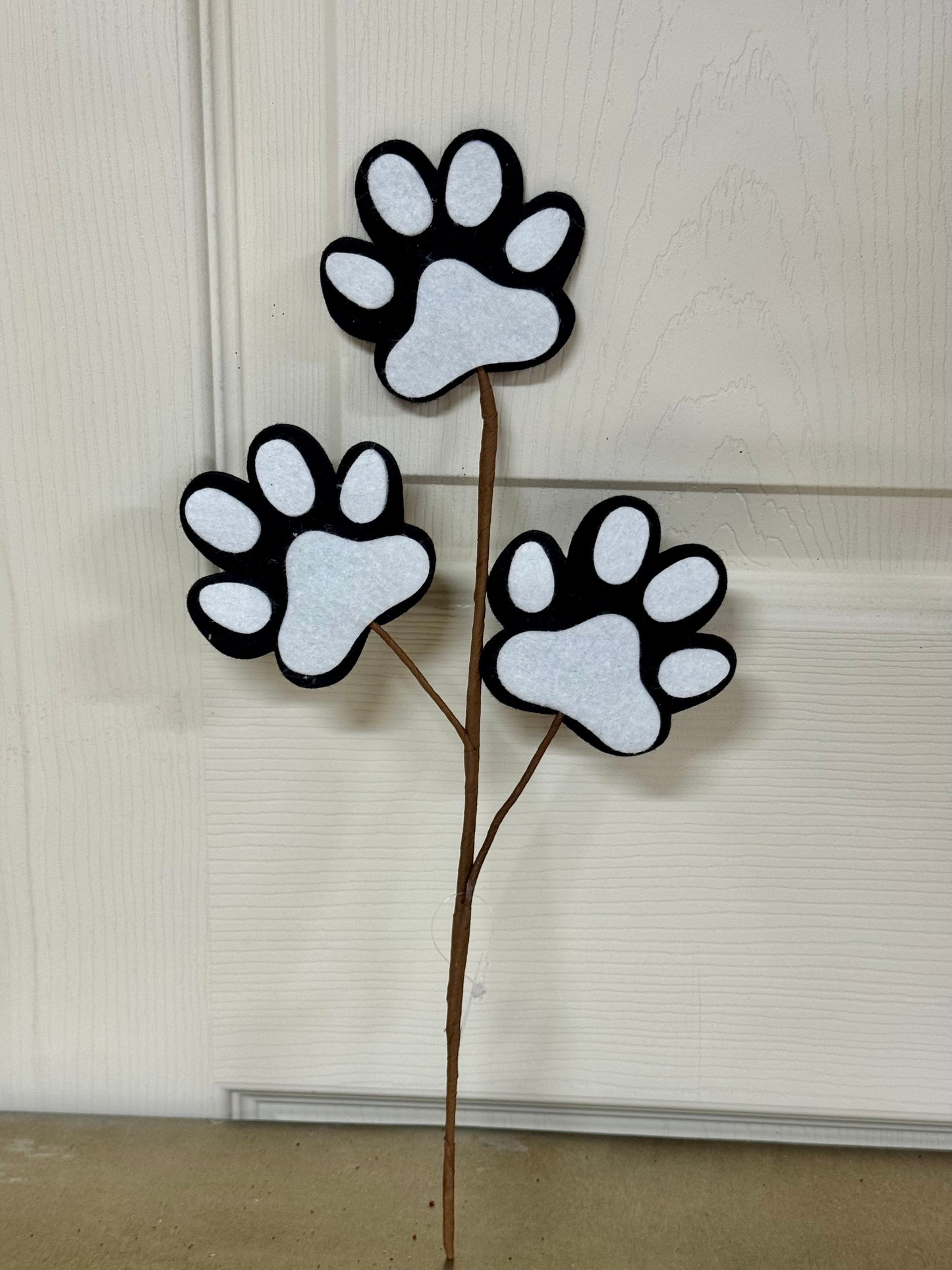 13.5 Inch Black And White Felt Pawprint Spray