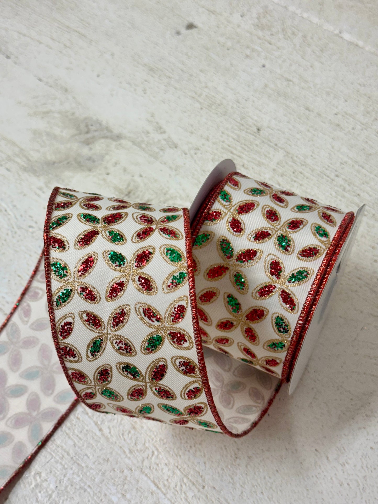 2.5 Inch By 10 Yard Red And Green Quatrefoil Petals Ribbon