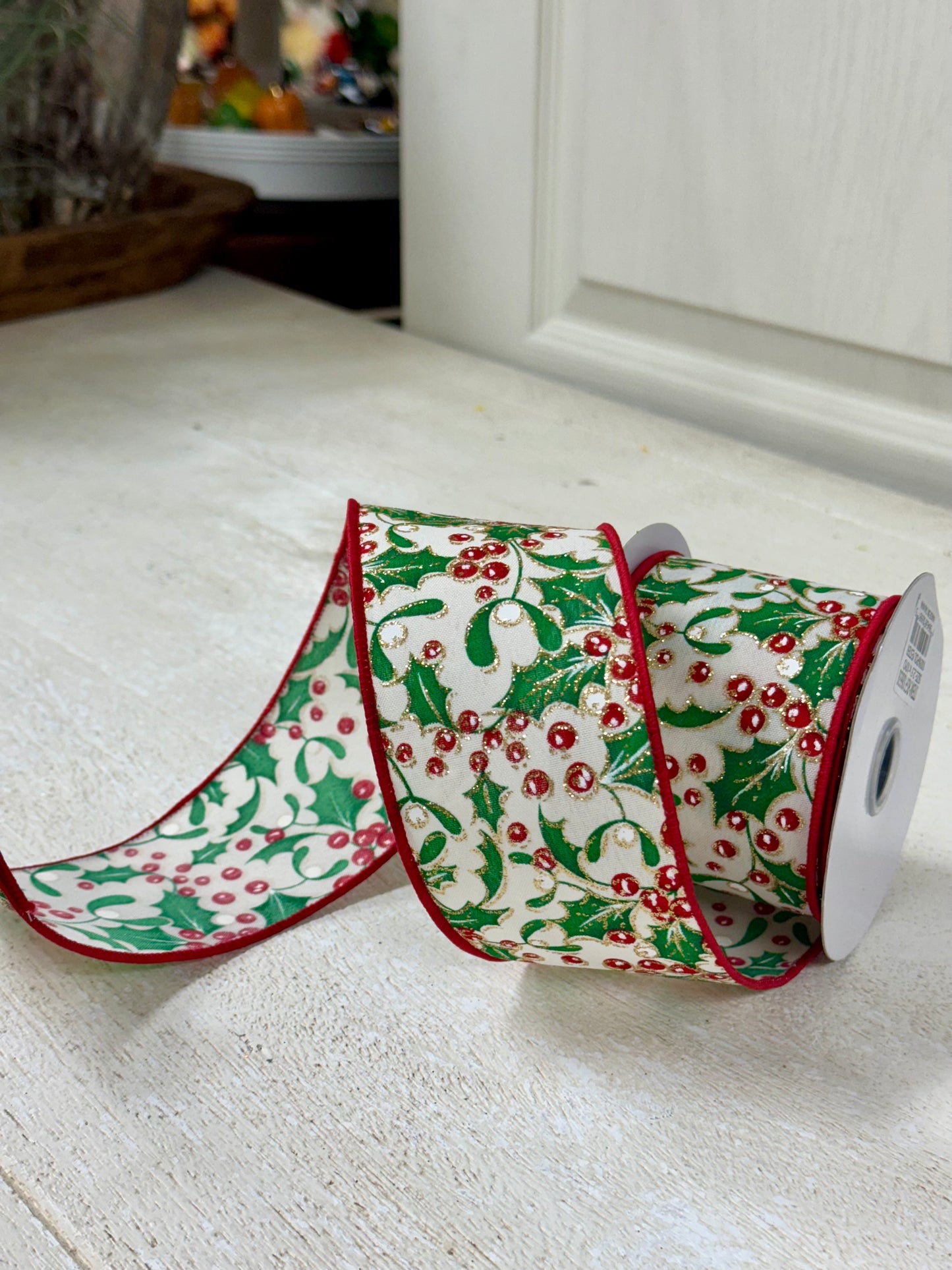 2.5 Inch By 10 Yard Holly Berry And Mistletoe Ribbon