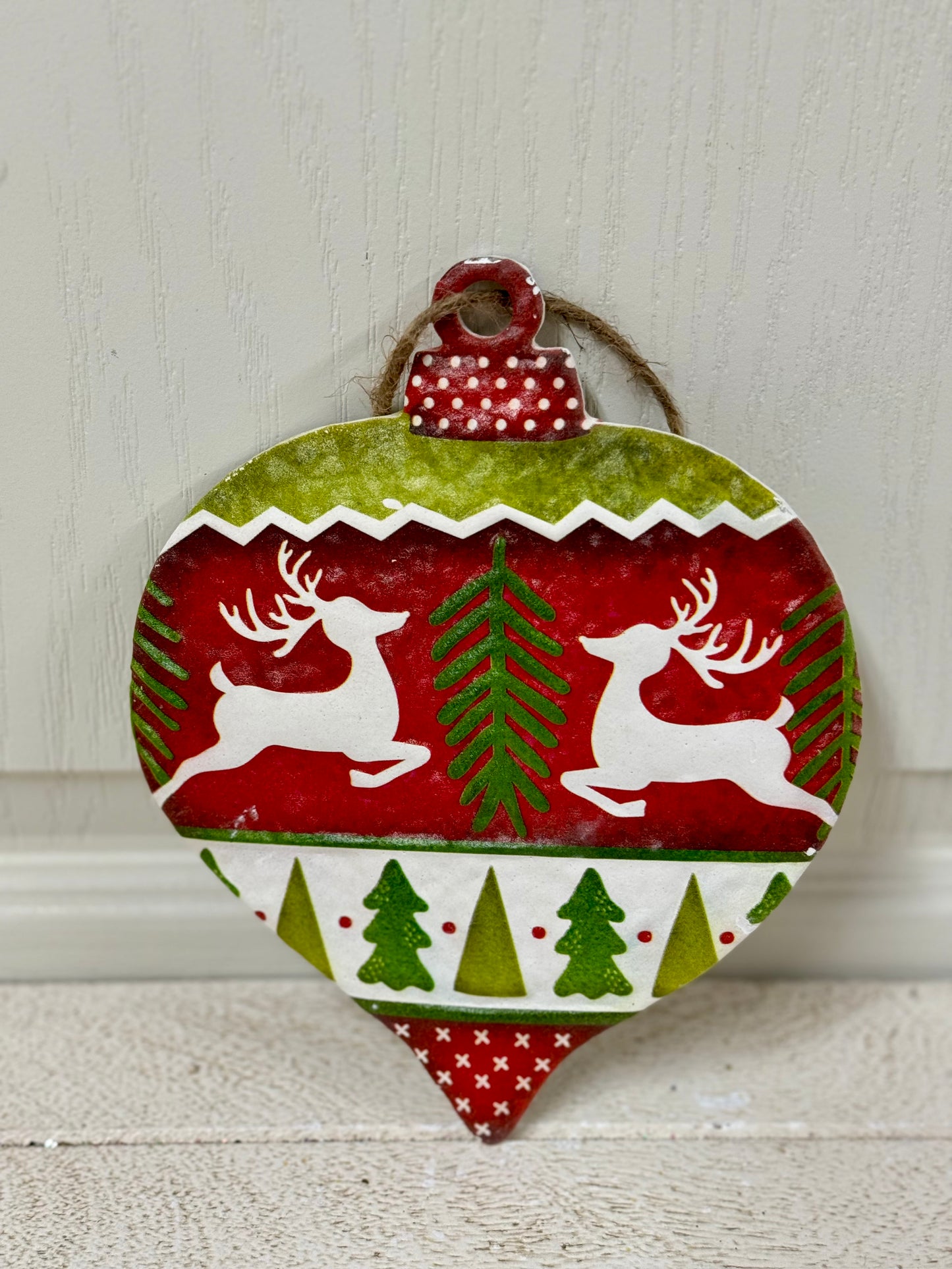 7.48 Inch Red Green And White Wood Engraved Holiday Design Three Styles