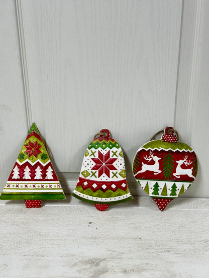 7.48 Inch Red Green And White Wood Engraved Holiday Design Three Styles