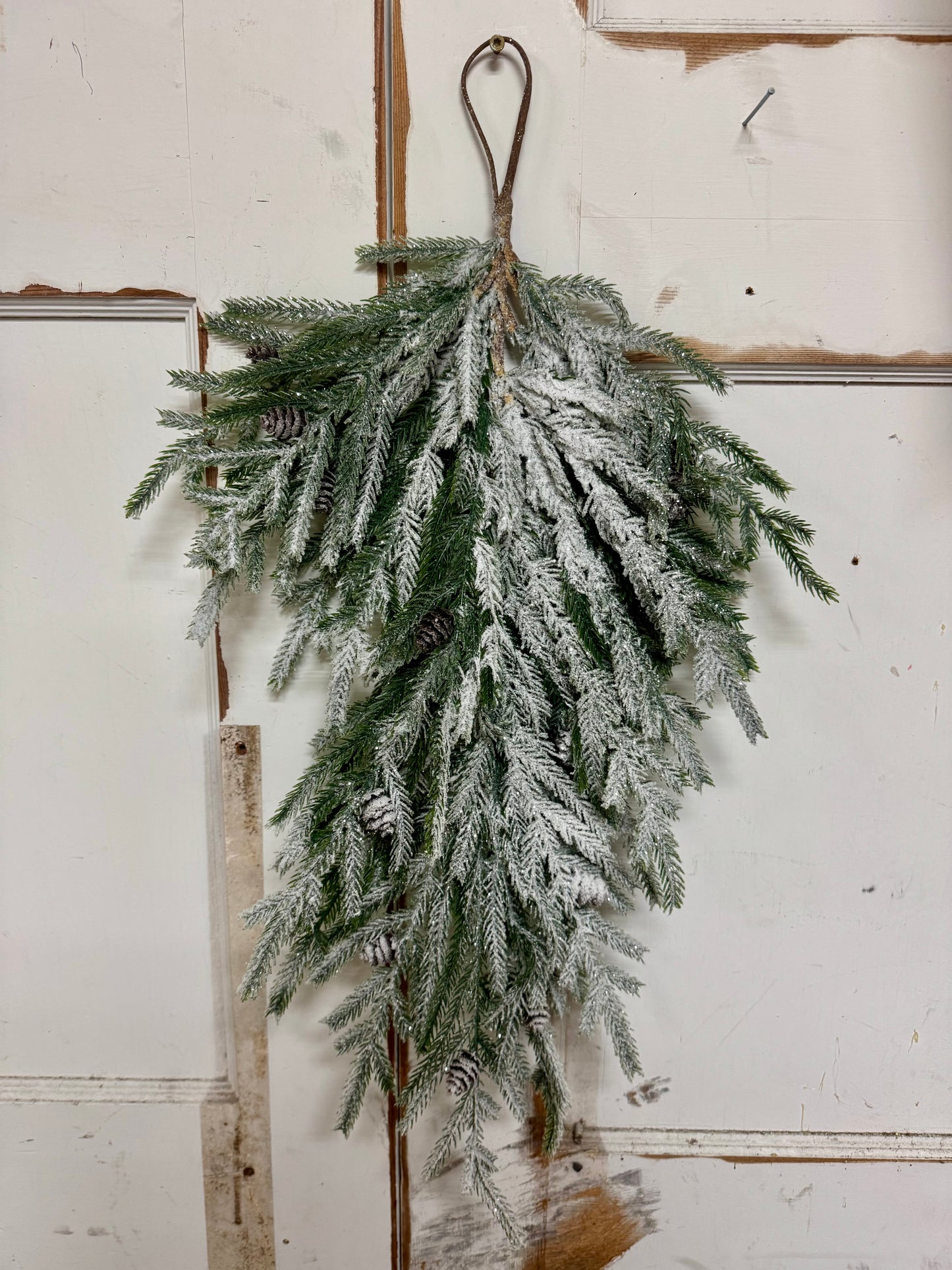 26 Inch Flocked Norfolk With Pinecones Teardrop