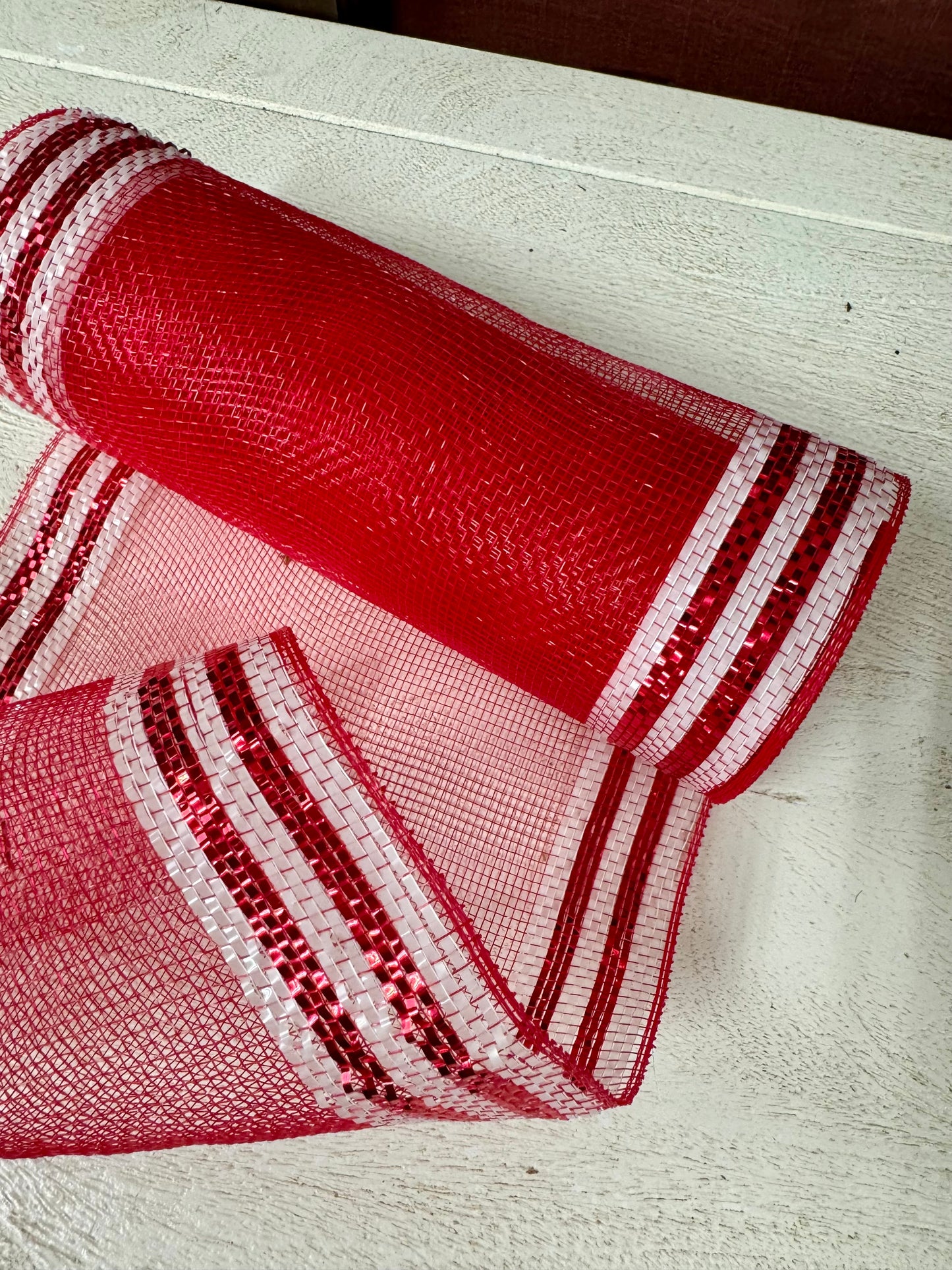 10 Inch By 10 Yard Red And White Border Stripe Metallic Mesh