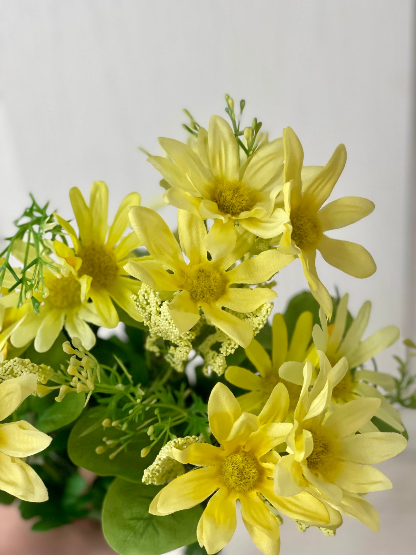 20 Inch Yellow Mix Daisy Bush